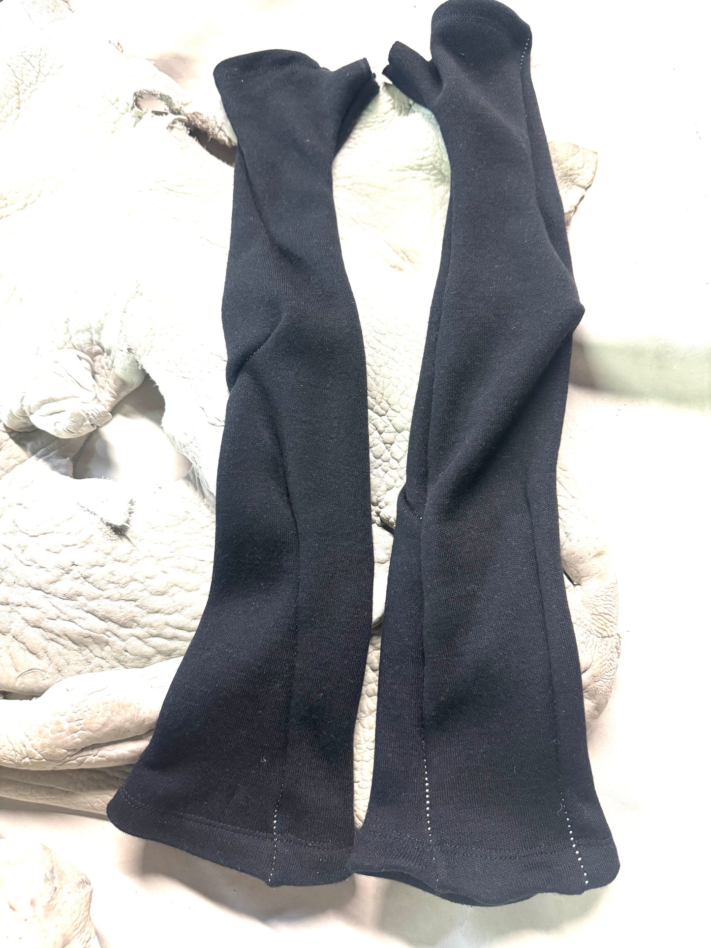 FW25 || OVERLOCKED LONG ARM GAUNTLETS || BLACK - BLACK