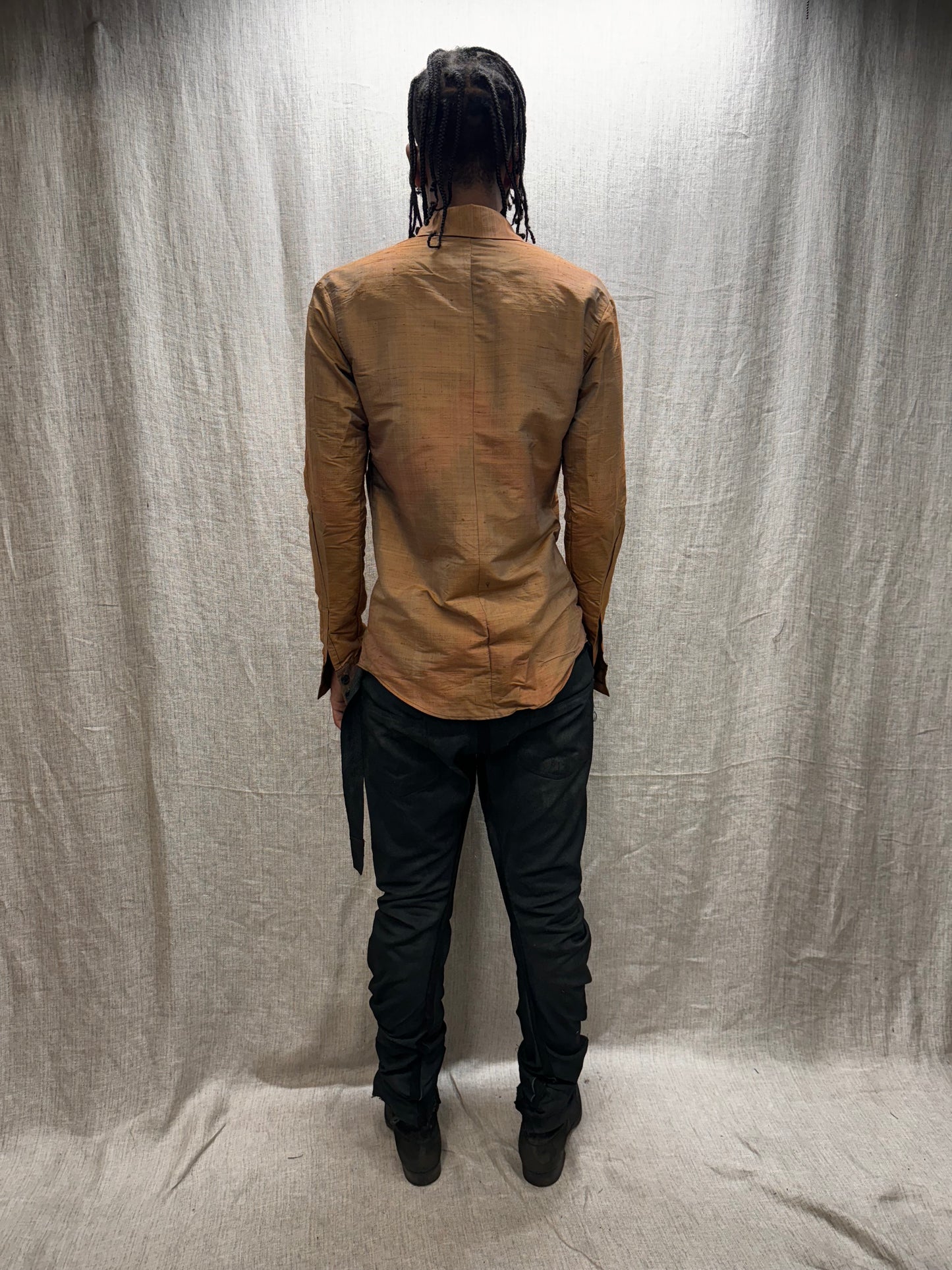 FW24 || FAULTED SHOULDER SILK SHIRT || ARTISANAL RUST