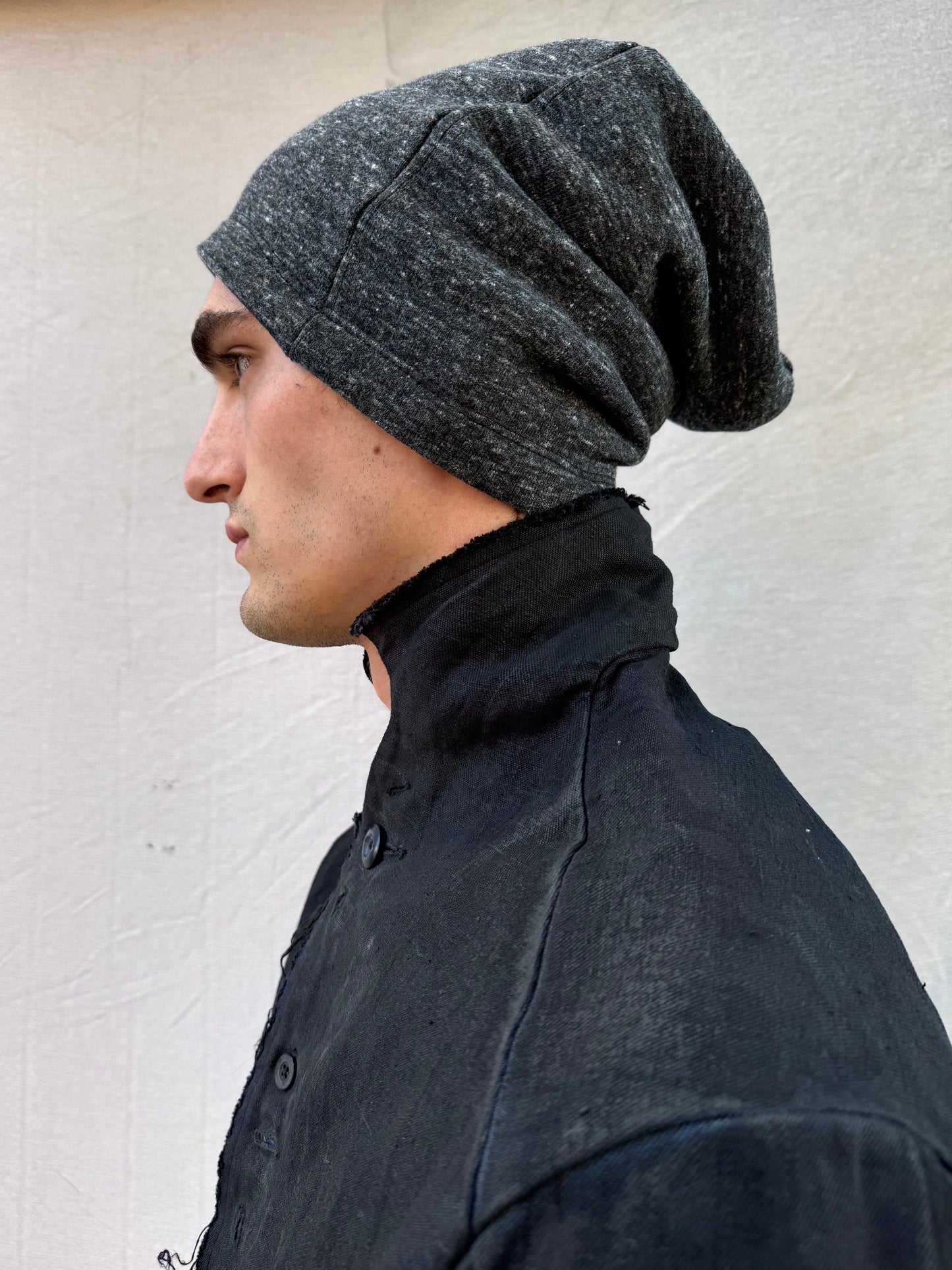 FW25 || TRIANGULAR PANEL BEANIE || OVERLOCKED || GREY