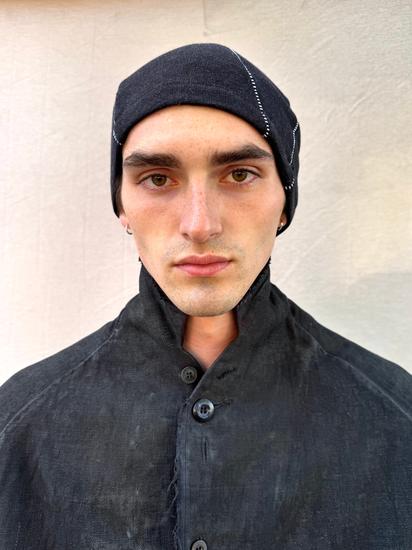 FW25 || TRIANGULAR PANEL BEANIE || OVERLOCKED || WHITE ON BLACK