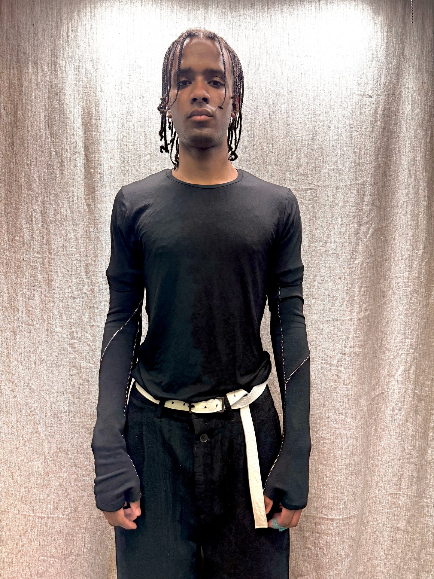 FW24 || OVERLOCKED LONG ARM GAUNTLETS || WHITE - BLACK