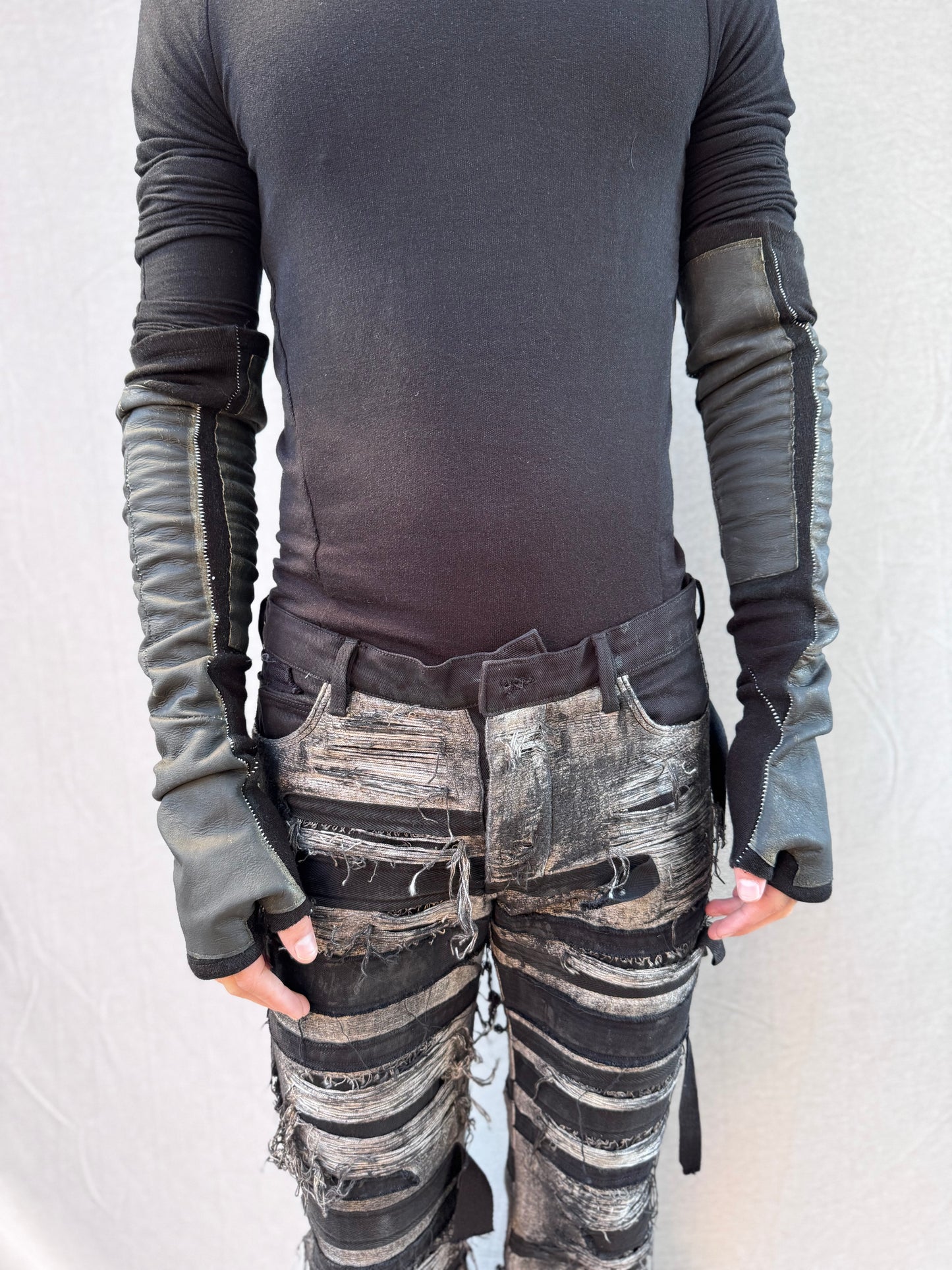 FW25 || OVERLOCKED LONG ARM GAUNTLETS || LEATHER + WOOL BLEND