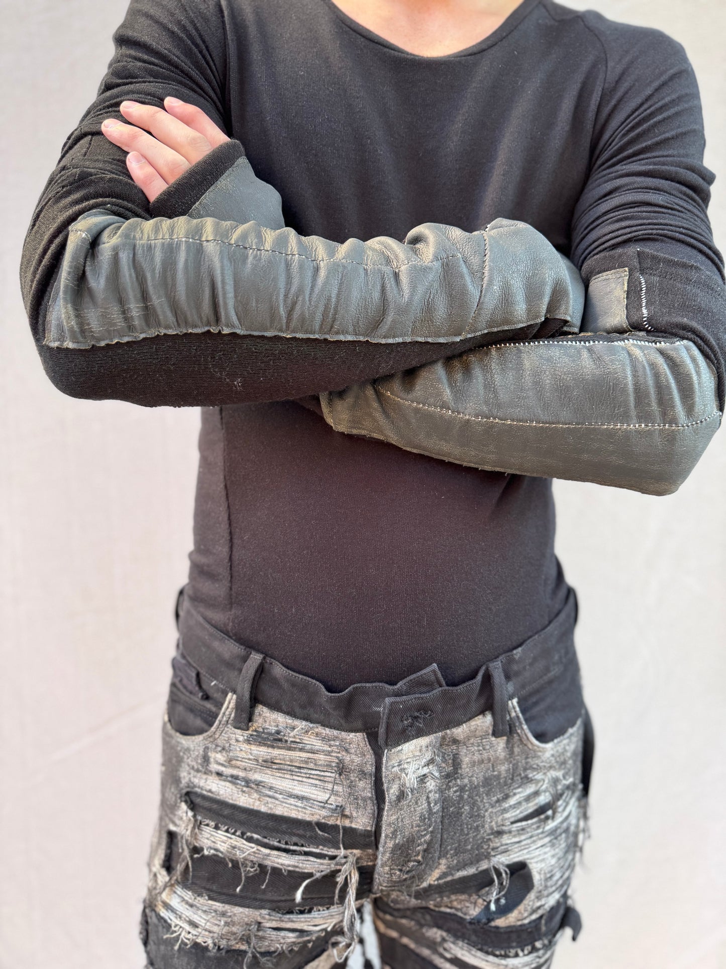 FW25 || OVERLOCKED LONG ARM GAUNTLETS || LEATHER + WOOL BLEND