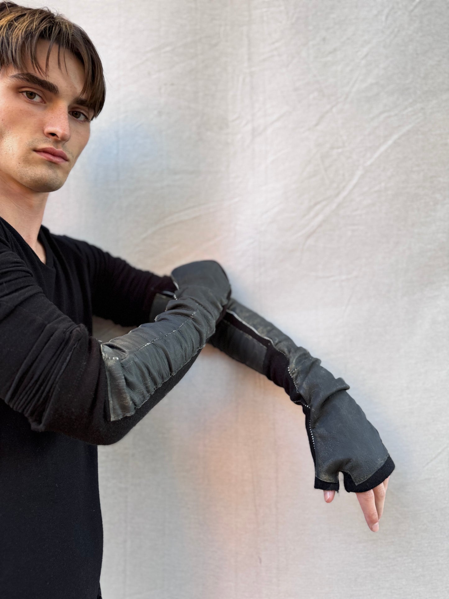 FW25 || OVERLOCKED LONG ARM GAUNTLETS || LEATHER + WOOL BLEND