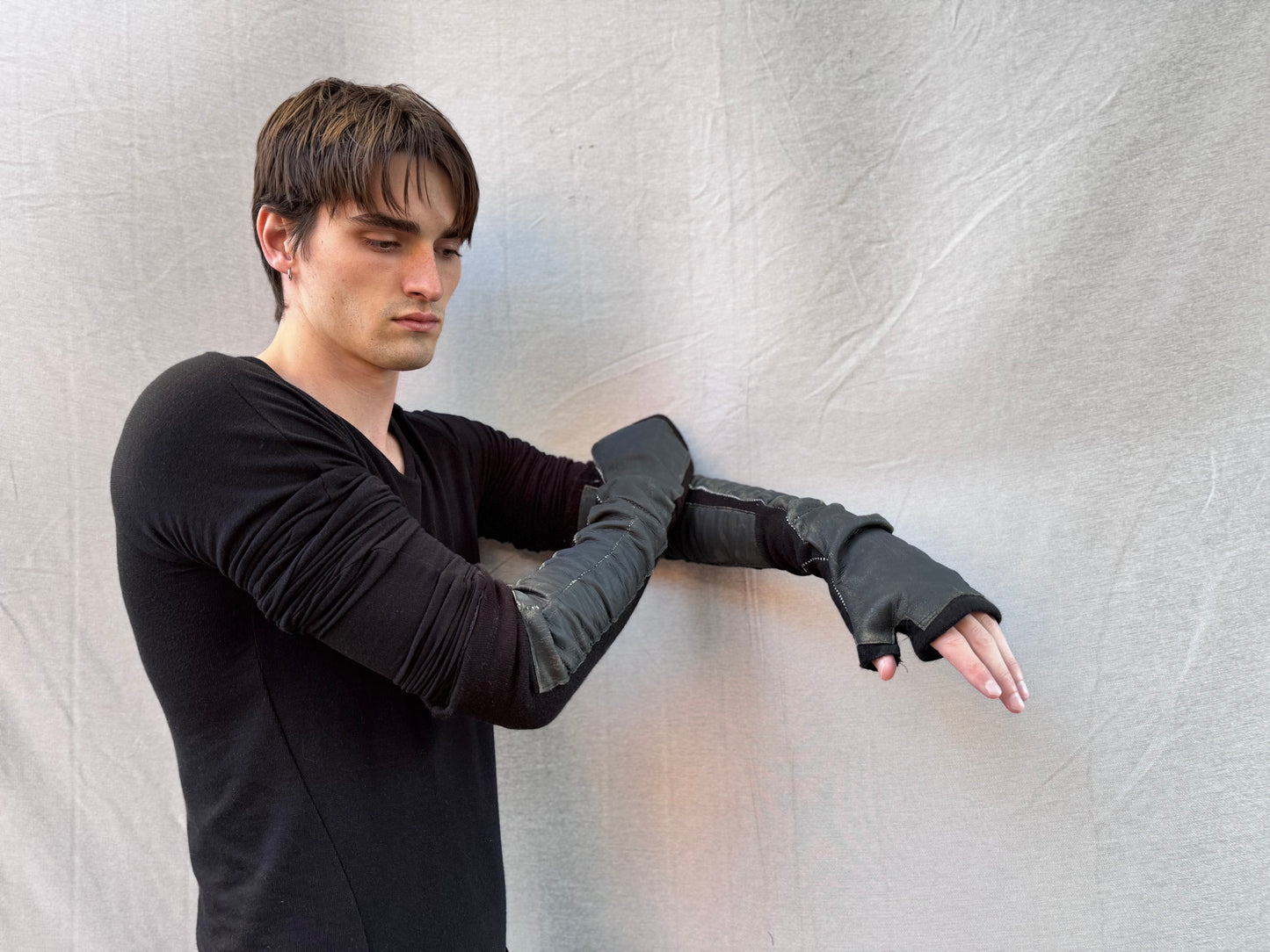 FW25 || OVERLOCKED LONG ARM GAUNTLETS || LEATHER + WOOL BLEND