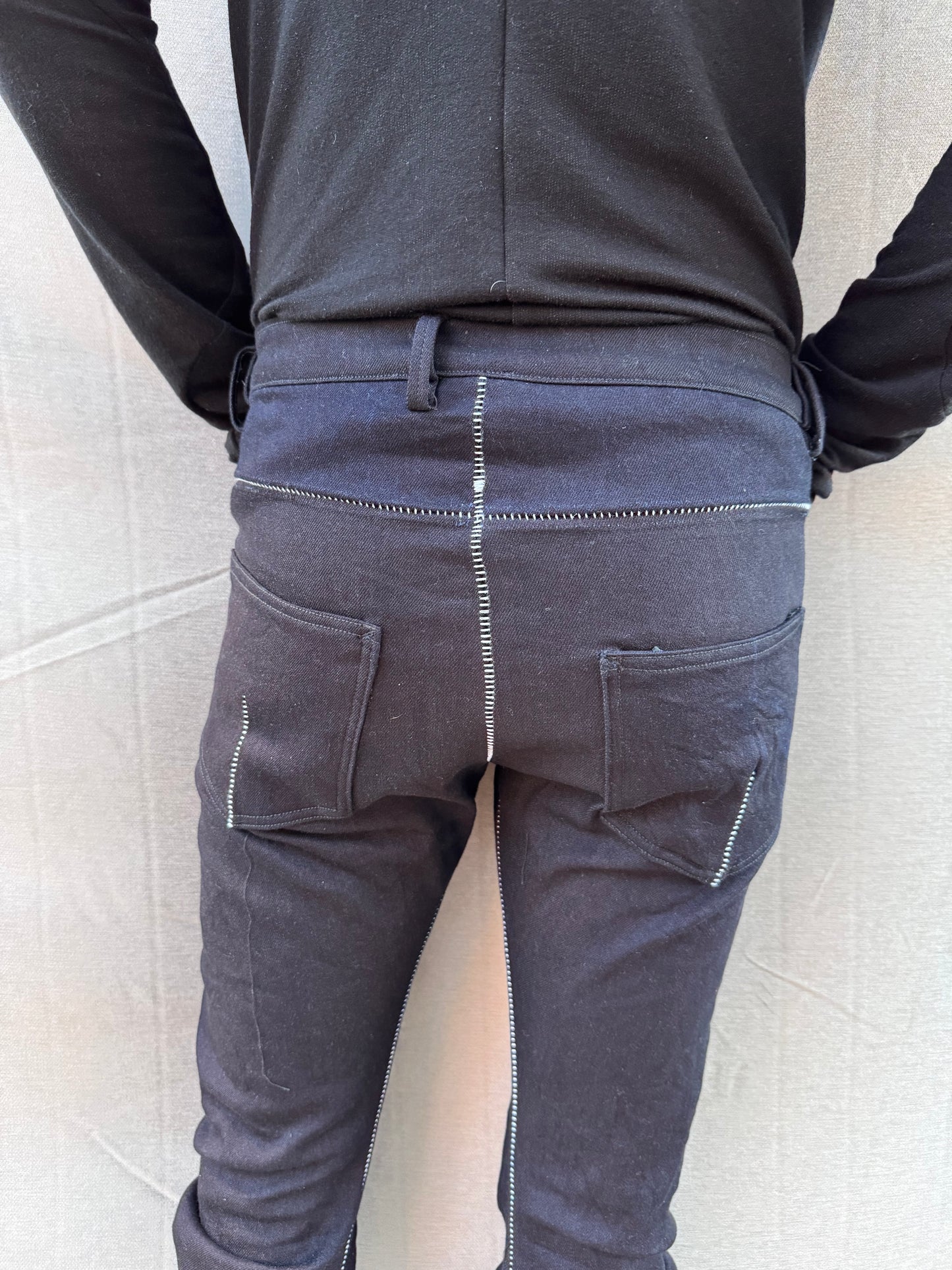 FW25 || BOOT CUT OVERLOCKED DNA JEANS ||14 oz - BLACK