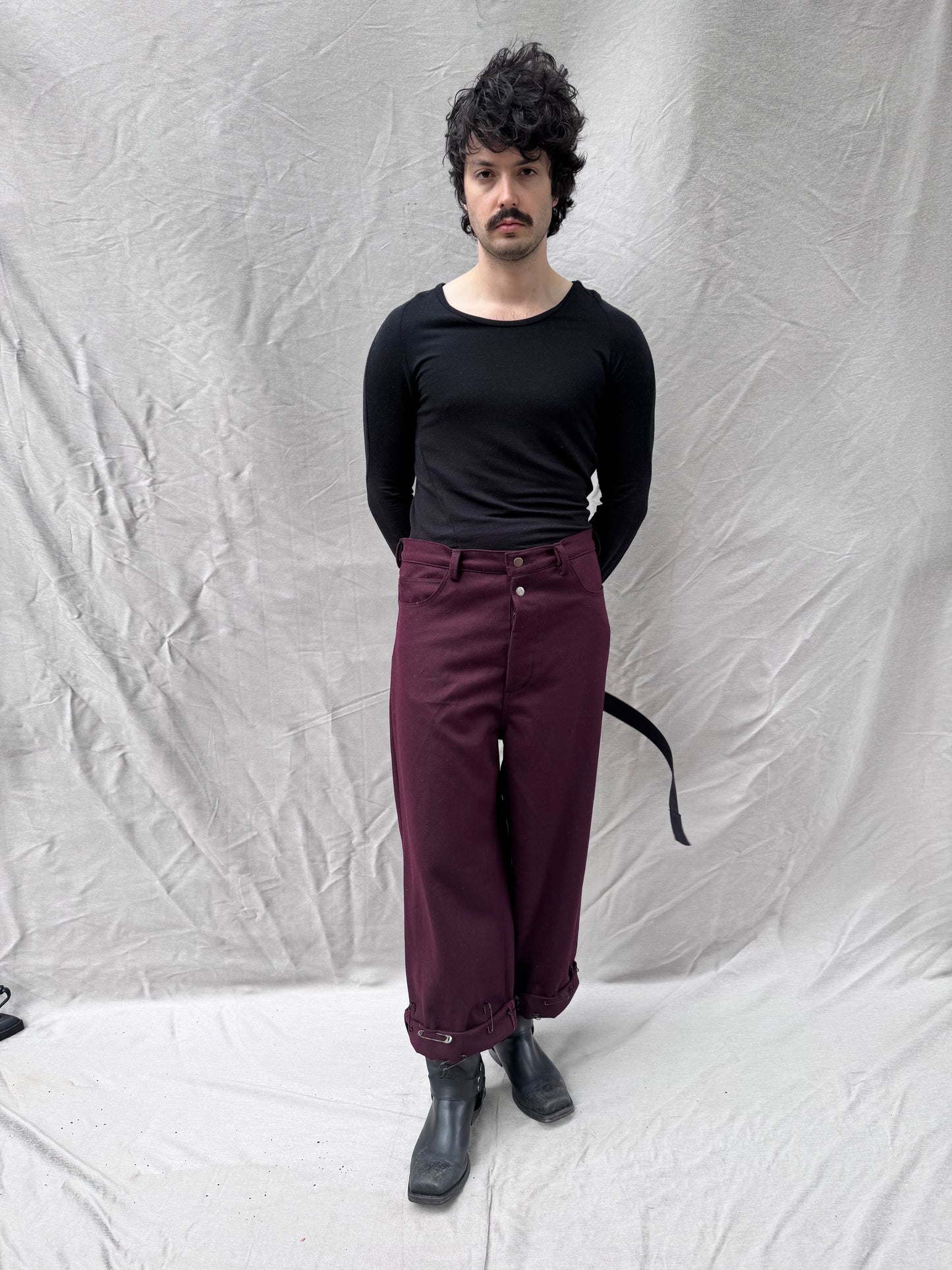 FW25 ||CROPPED PINNED HEM GODDE JEANS ||100% WOOL - MAROON