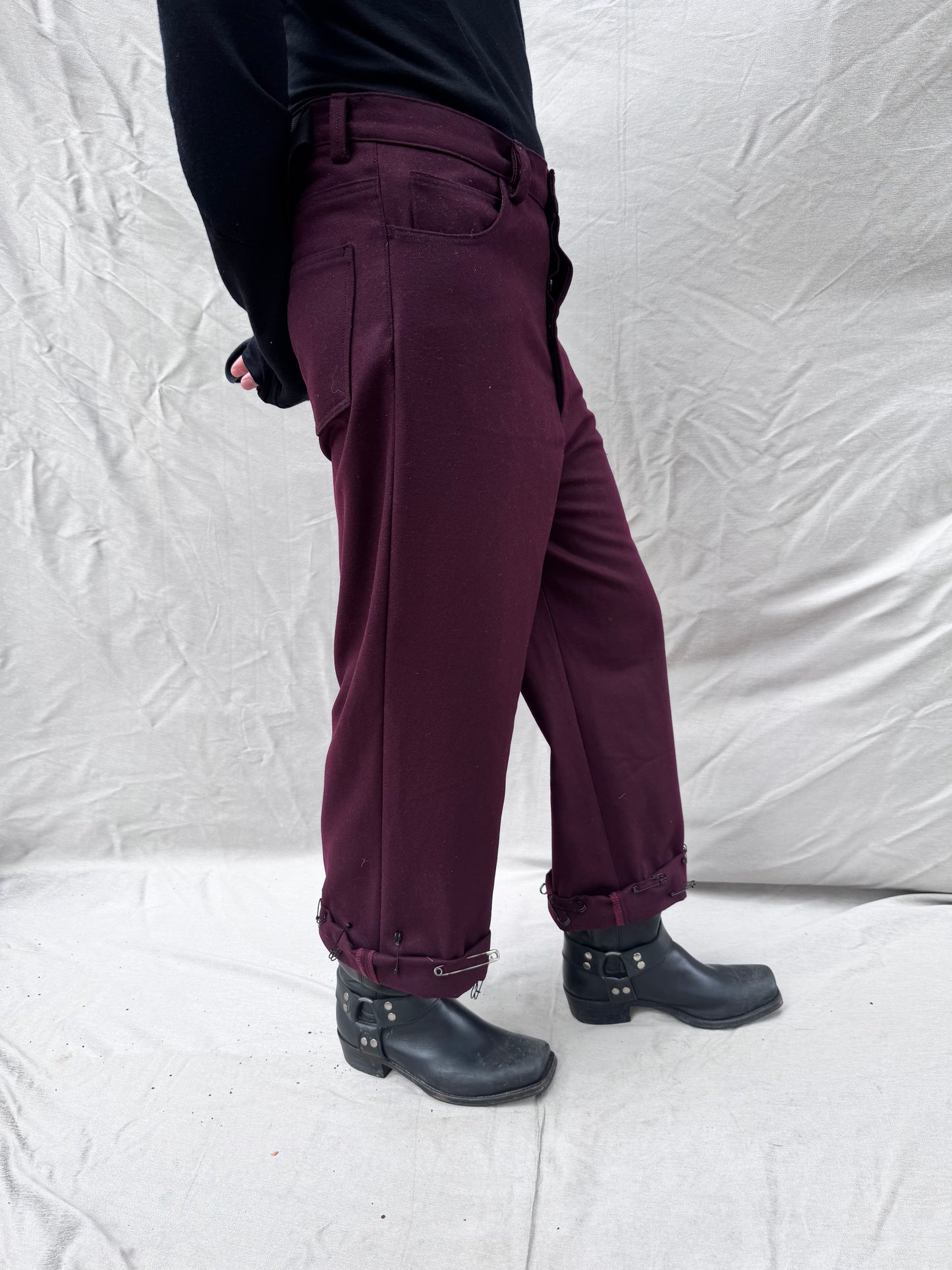 FW25 ||CROPPED PINNED HEM GODDE JEANS ||100% WOOL - MAROON