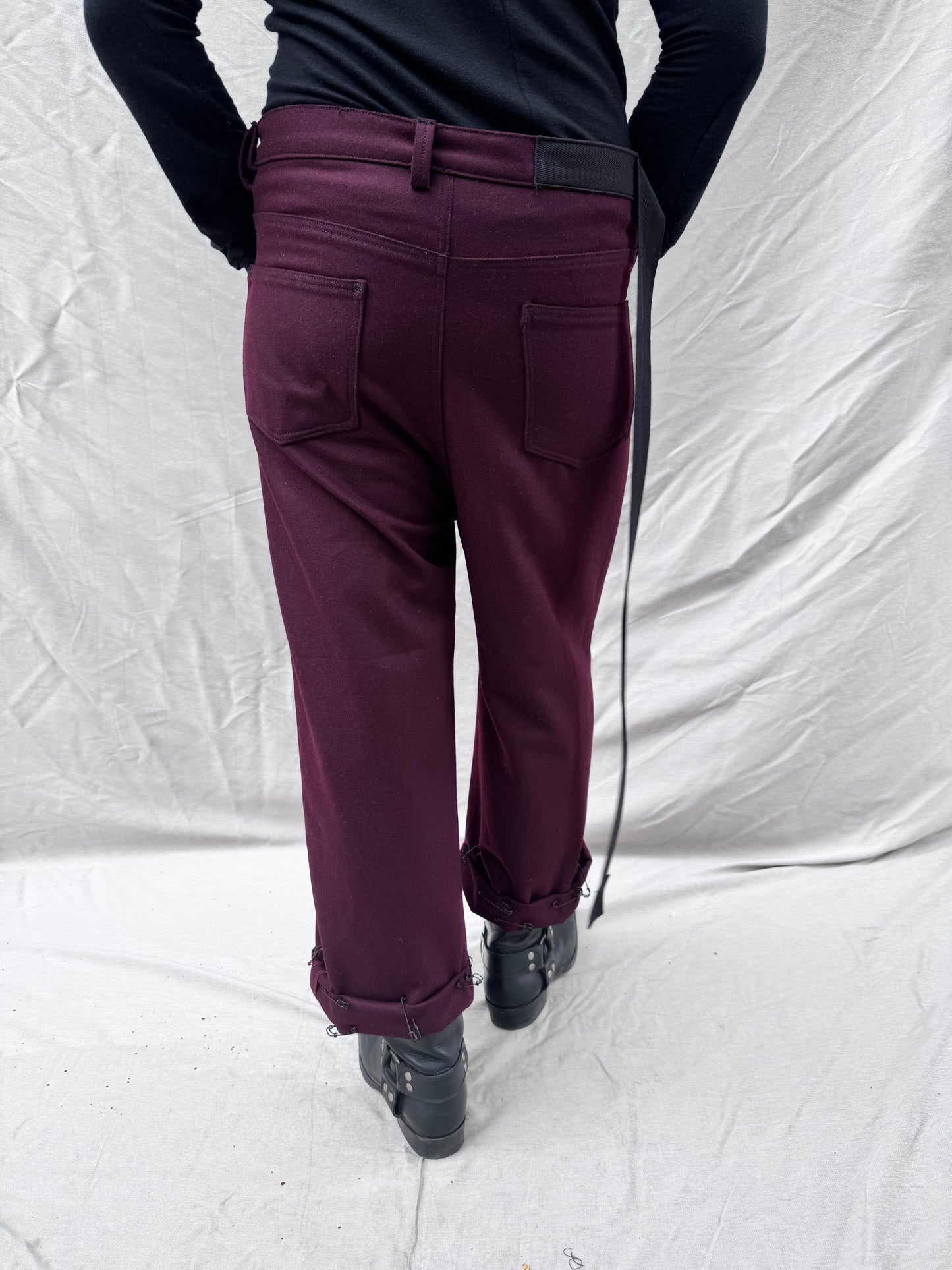FW25 ||CROPPED PINNED HEM GODDE JEANS ||100% WOOL - MAROON