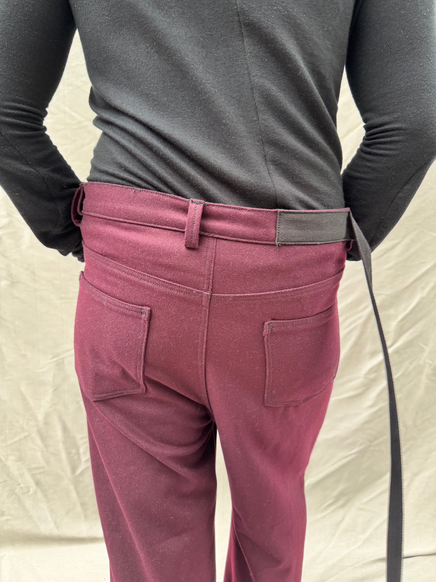 FW25 ||CROPPED PINNED HEM GODDE JEANS ||100% WOOL - MAROON