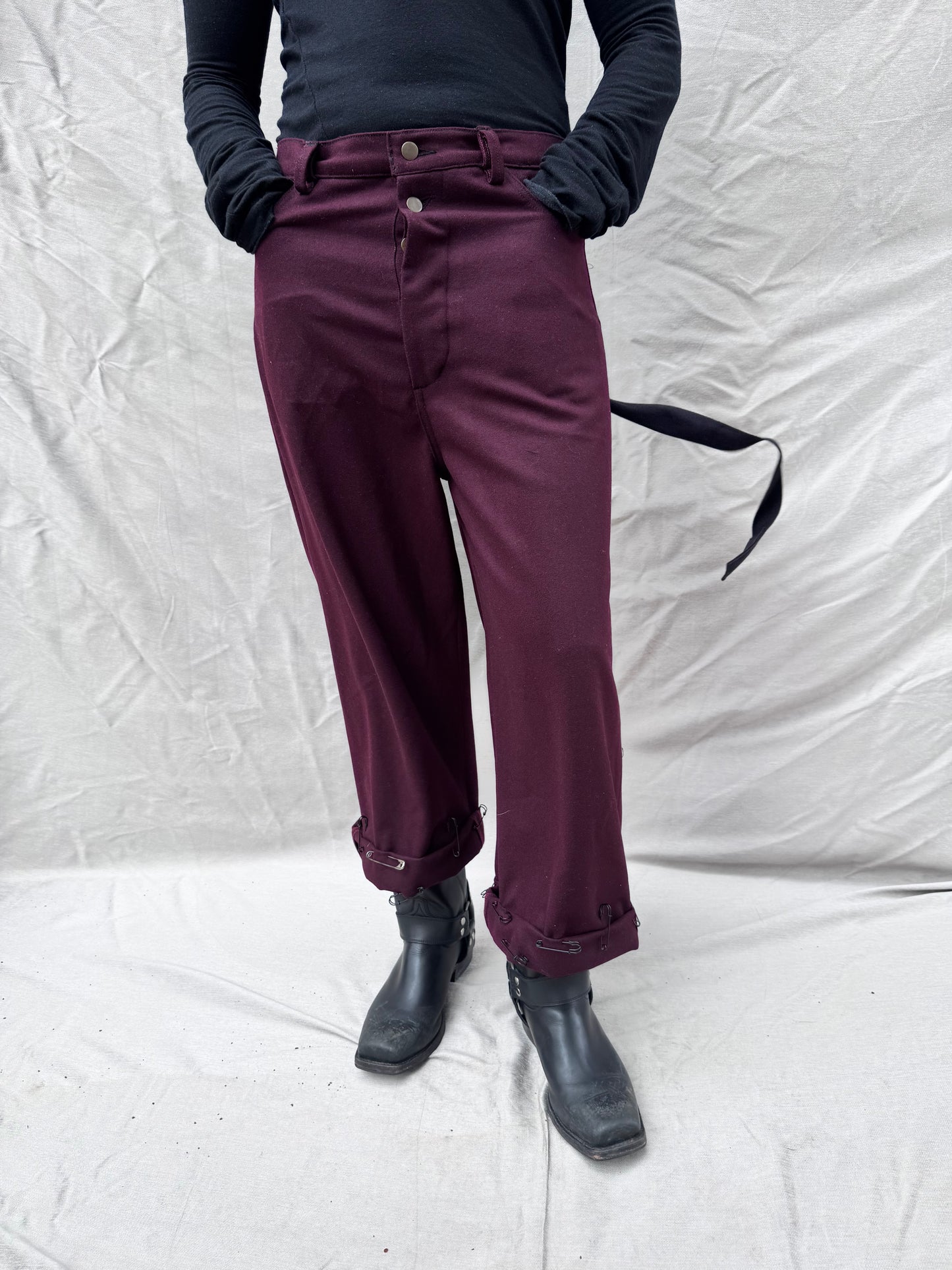 FW25 ||CROPPED PINNED HEM GODDE JEANS ||100% WOOL - MAROON