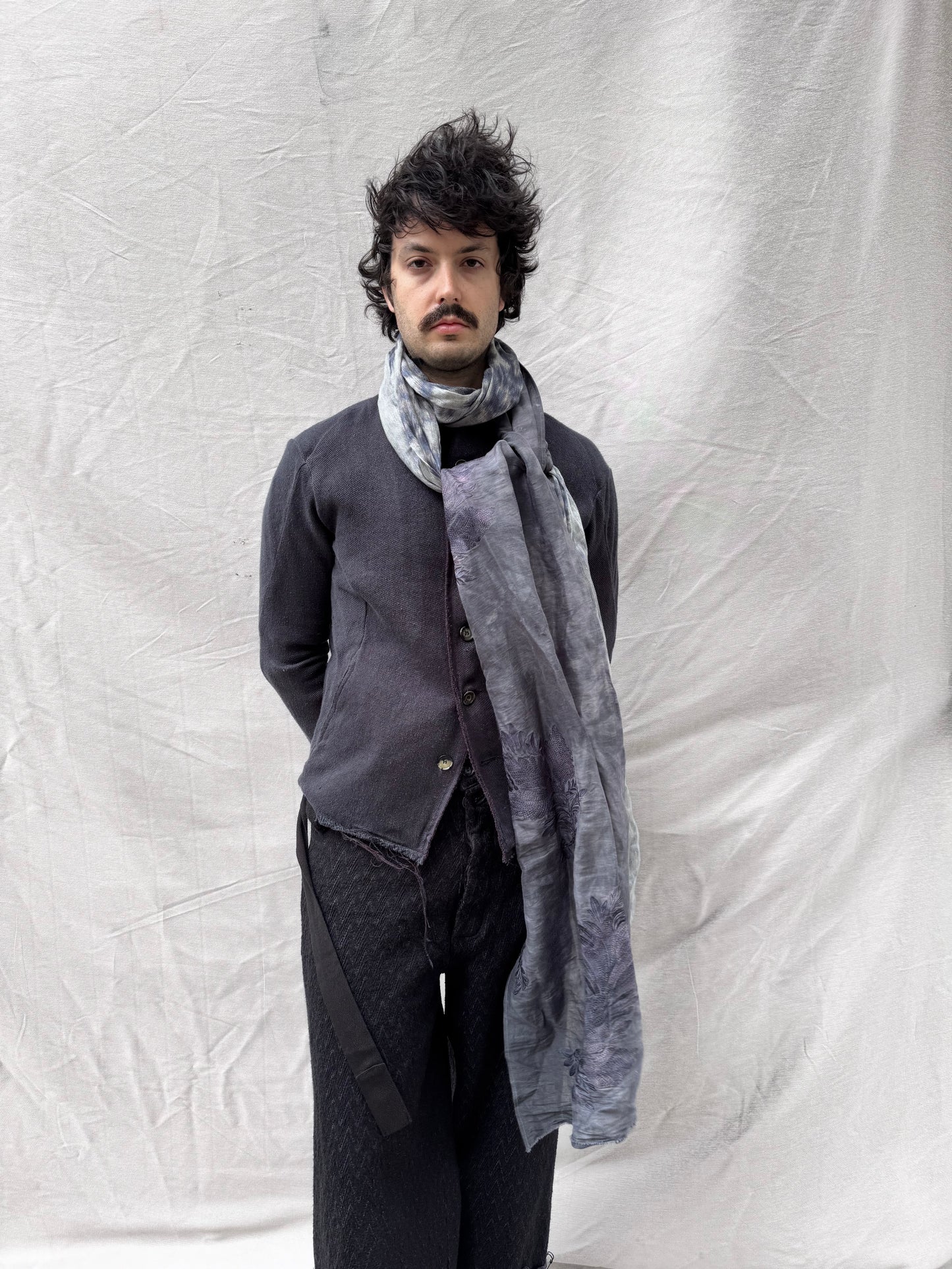FW25 || FLAT FELLED EMBROIDERED SCARF || 100% LINEN || GREY