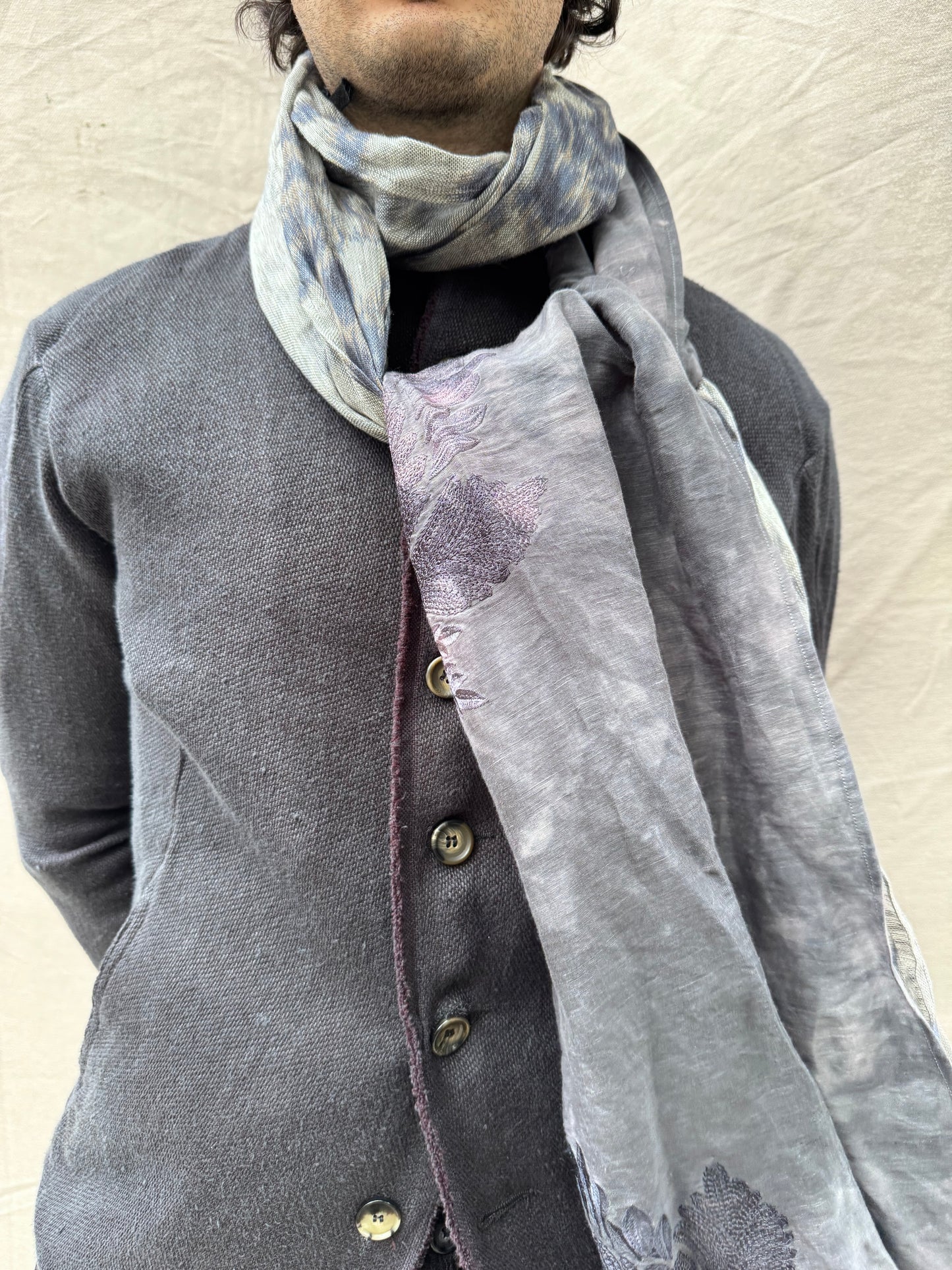 FW25 || FLAT FELLED EMBROIDERED SCARF || 100% LINEN || GREY