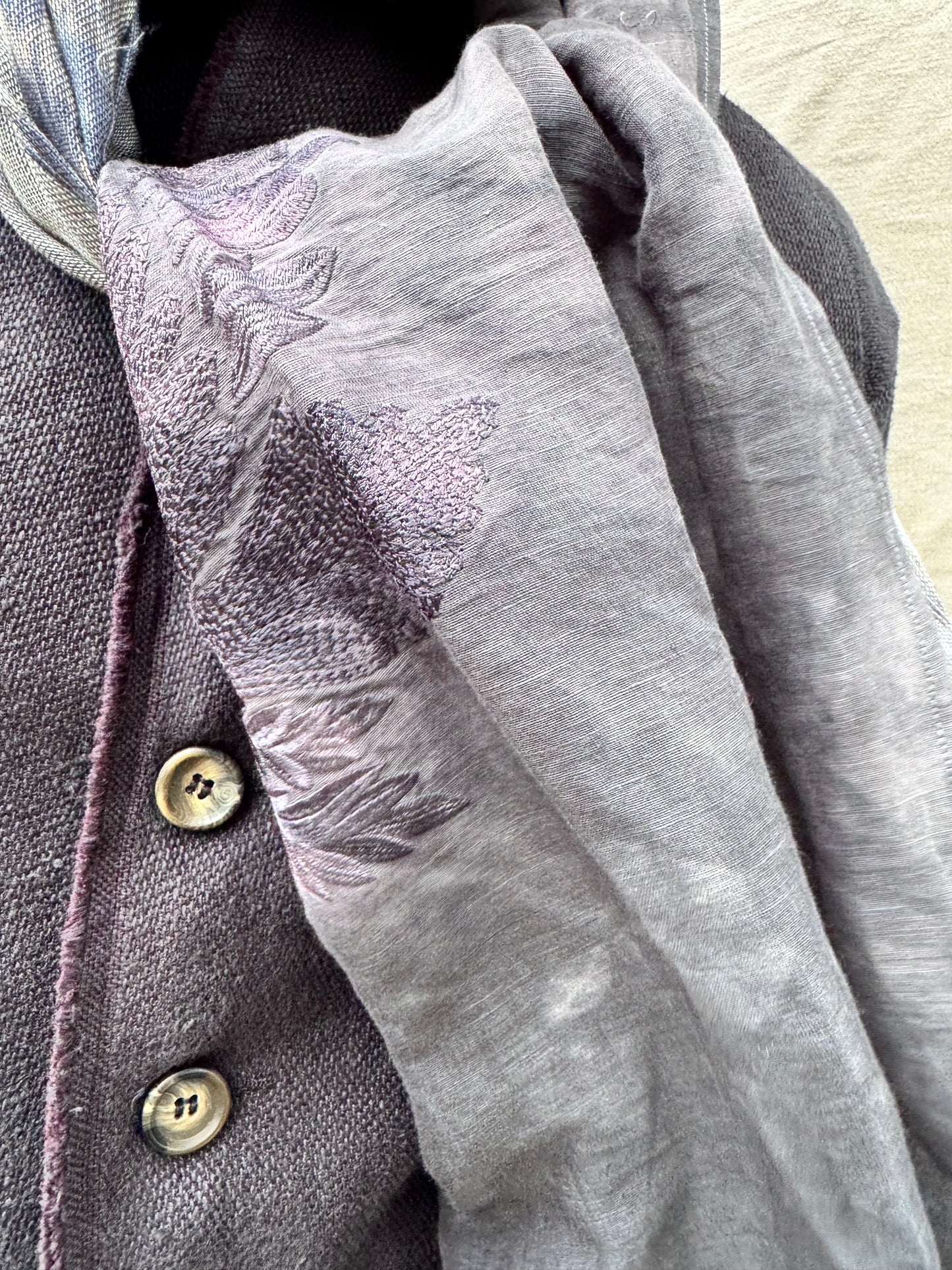 FW25 || FLAT FELLED EMBROIDERED SCARF || 100% LINEN || GREY