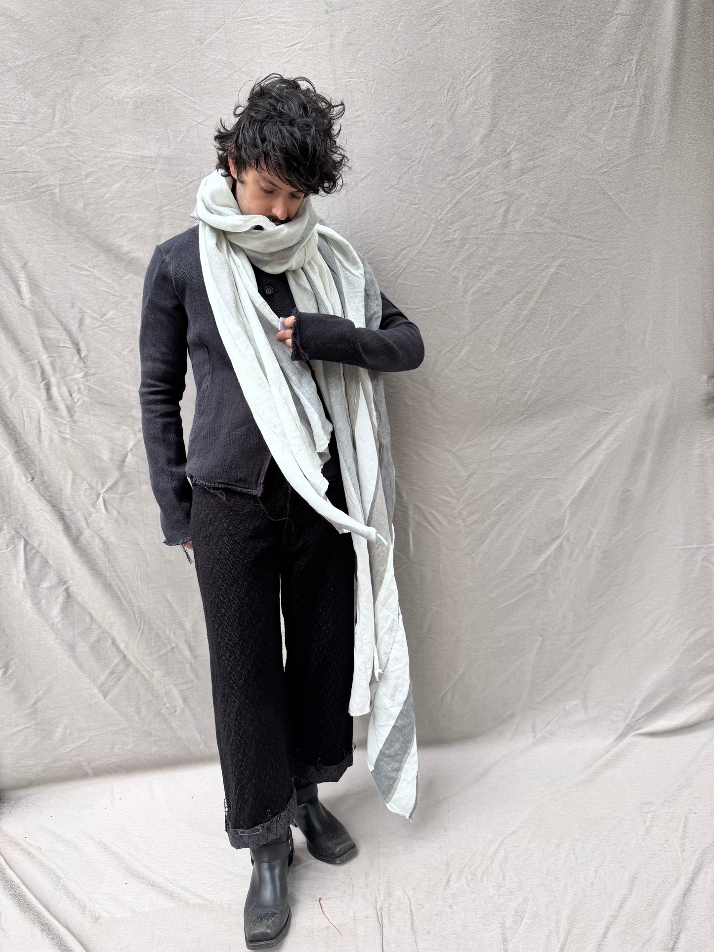 FW25 || LARGE LINEN DOUBLE WIDTH SCARF || GREY + WHITE