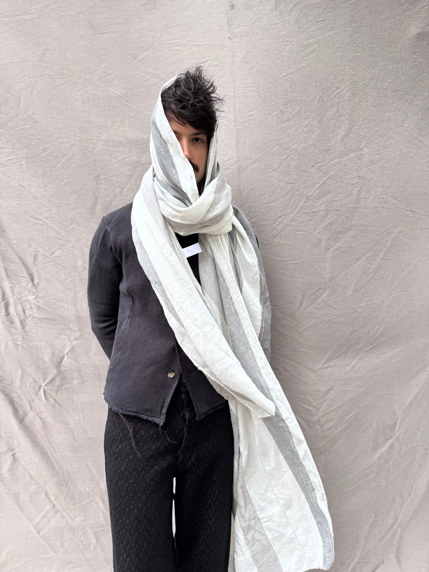 FW25 || LARGE LINEN DOUBLE WIDTH SCARF || GREY + WHITE