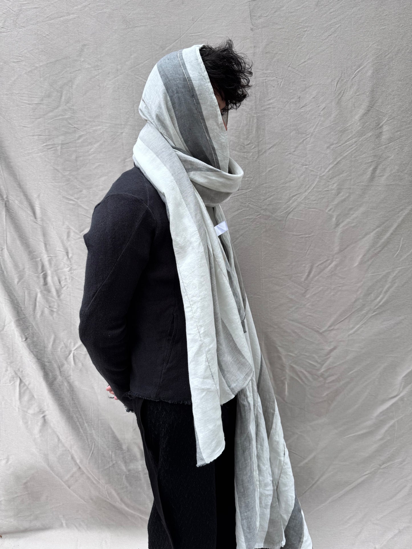 FW25 || LARGE LINEN DOUBLE WIDTH SCARF || GREY + WHITE