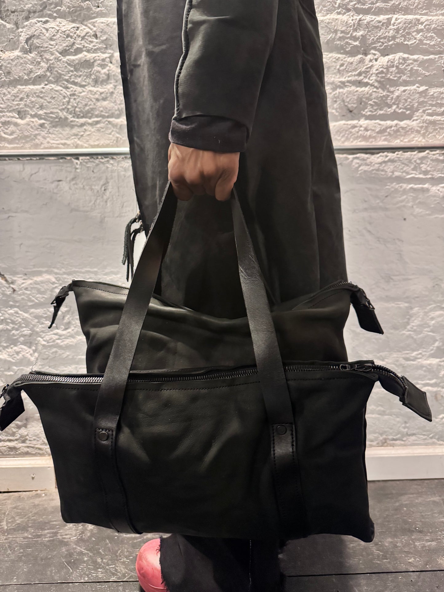 FW25 || SIAMESE || BLACK COWHIDE