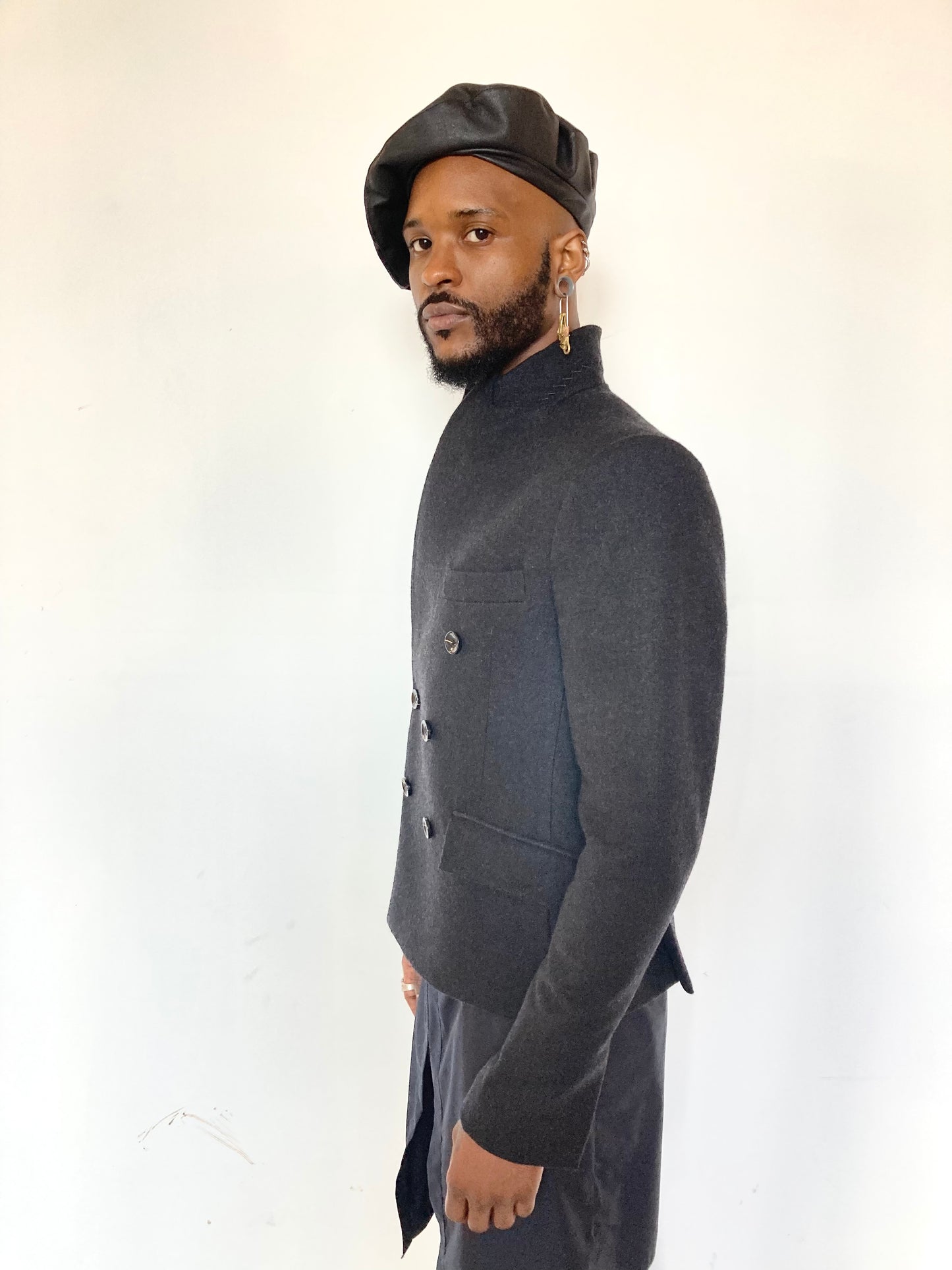 KNG13 || PEAKED LAPEL DOUBLE BREAST CROPPED BLAZER ||
