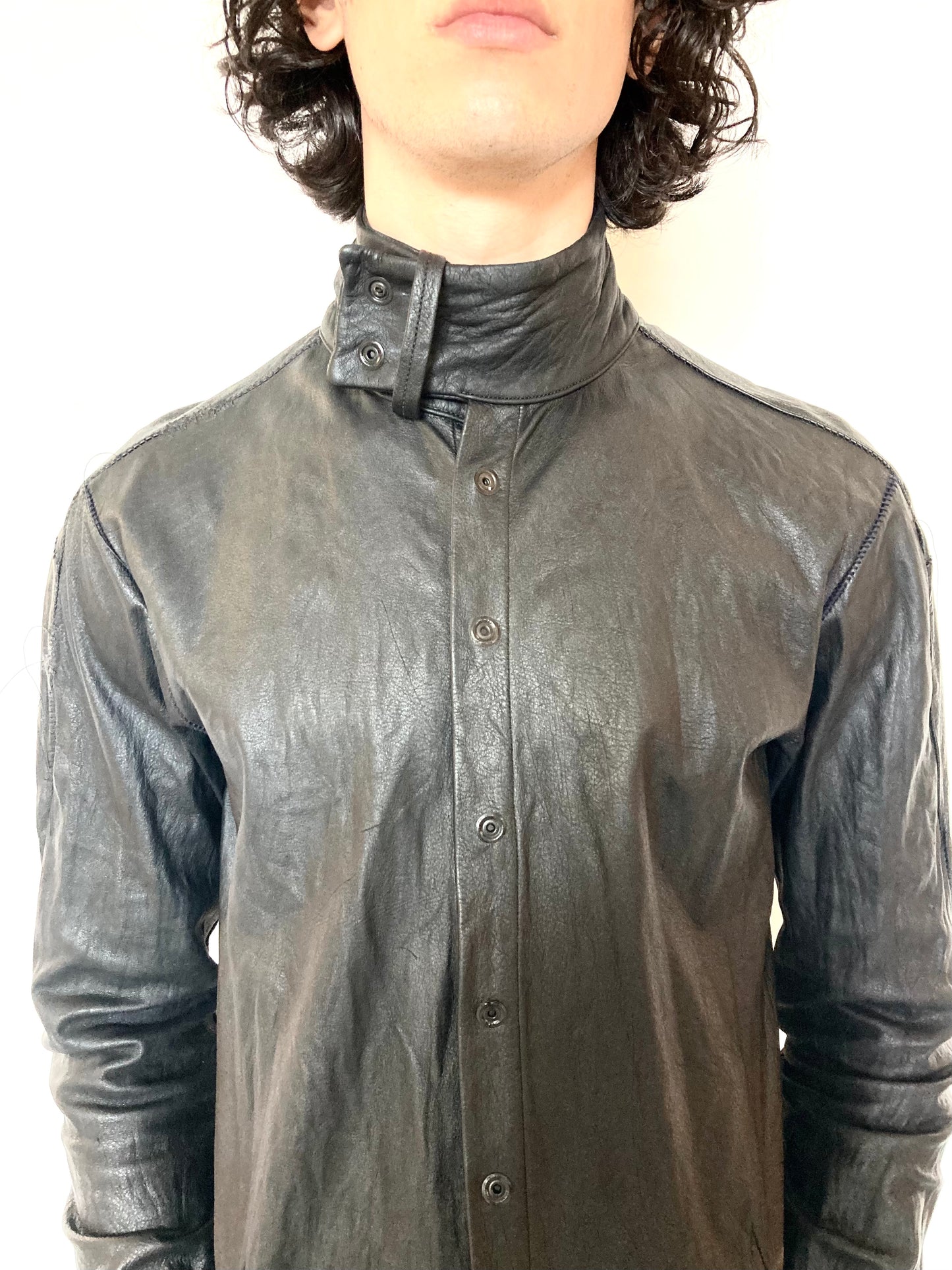 KNG13 || DARNSTITCHED FAULTED SHOULDER UNLINED SHIRT - BLACK COWHIDE ||