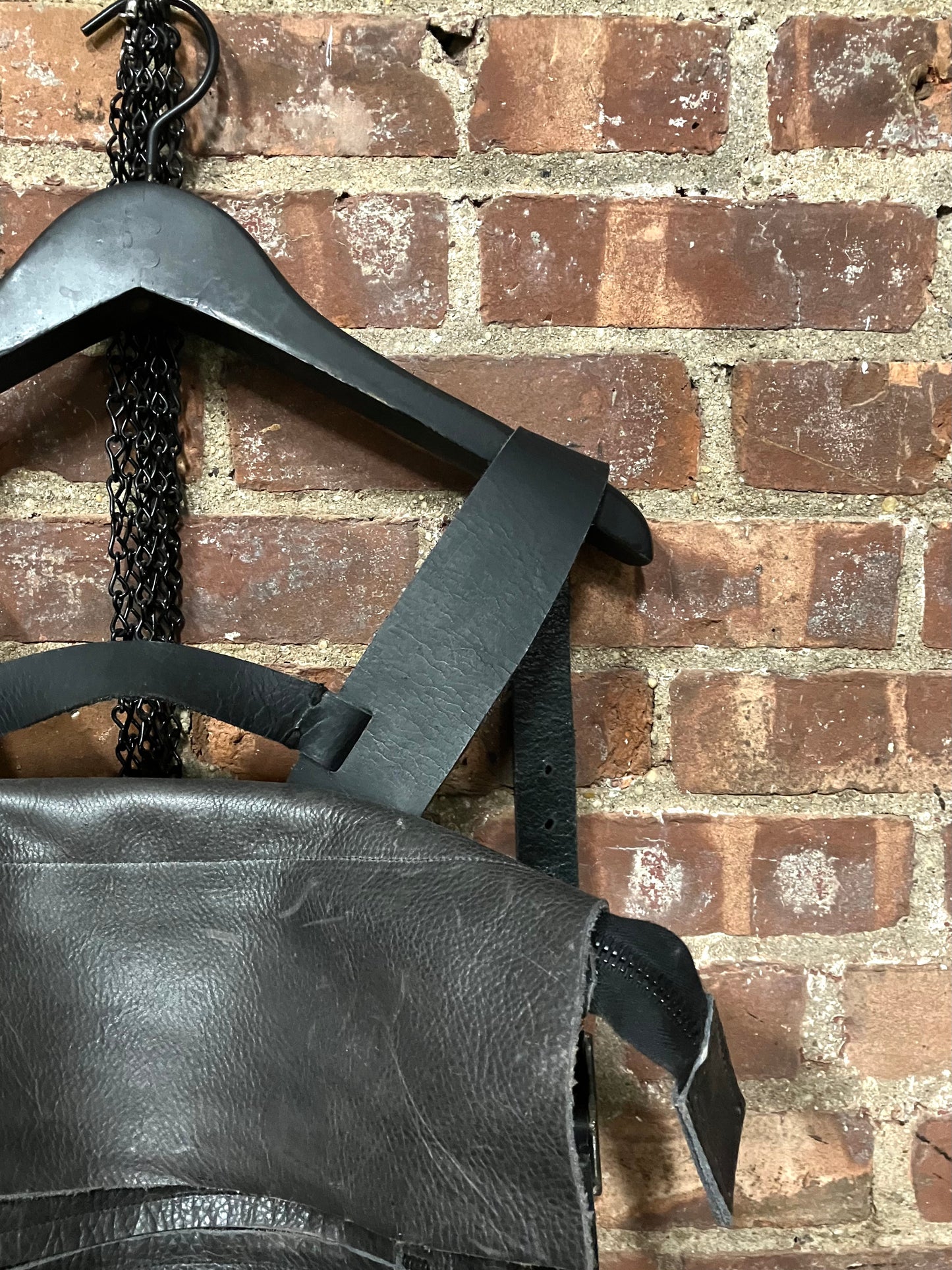 SS23 SLIM PROFILE BACKPACK - BLACK COWHIDE