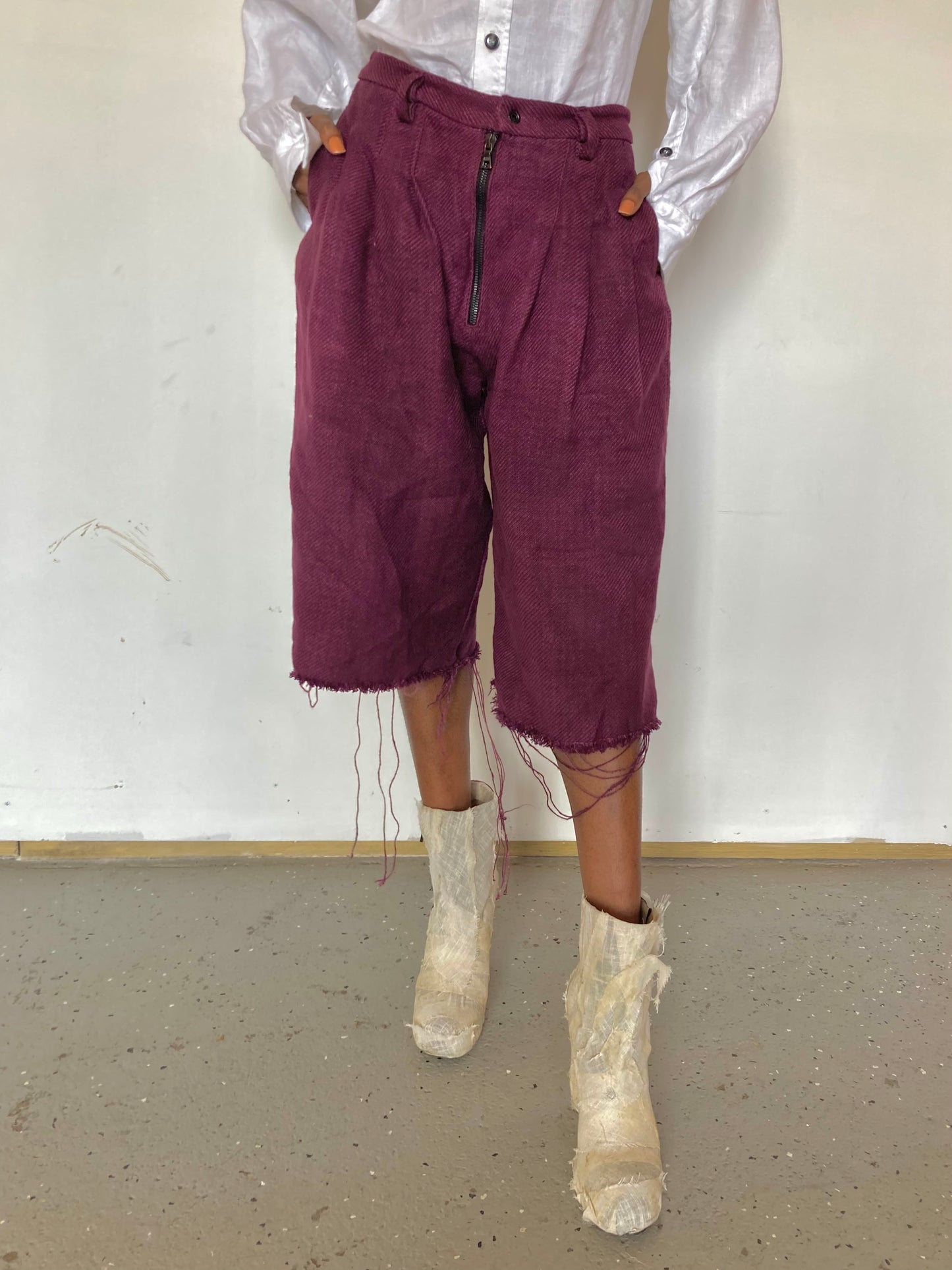 KNG13 || FEMME - 13 PLEAT CROPPED PANTS || 100% OD JUTE - MAROON