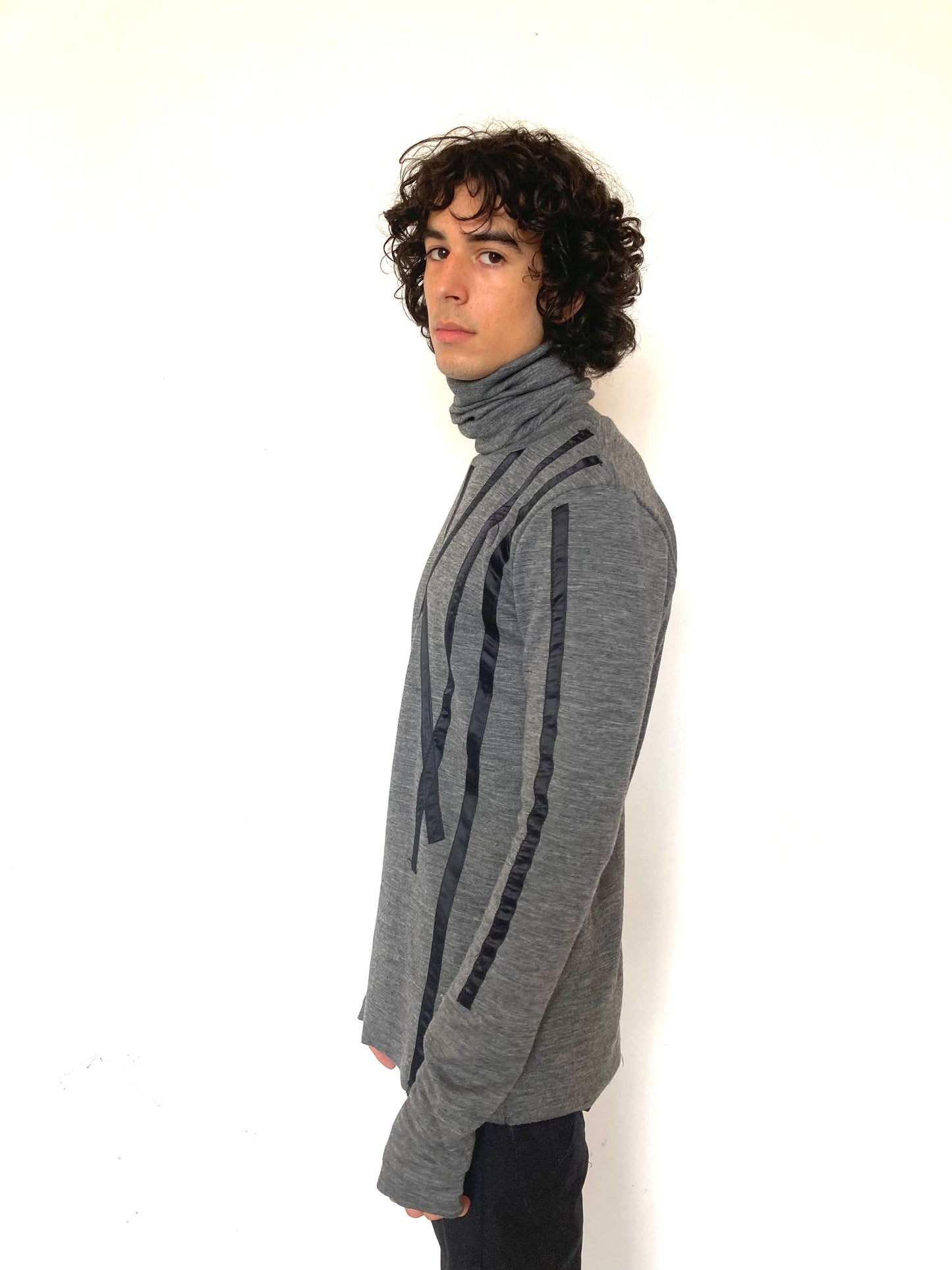 KNG13 || HIGH NECK KINGSTON 13 SILK + WOOL SWEATER || GREY