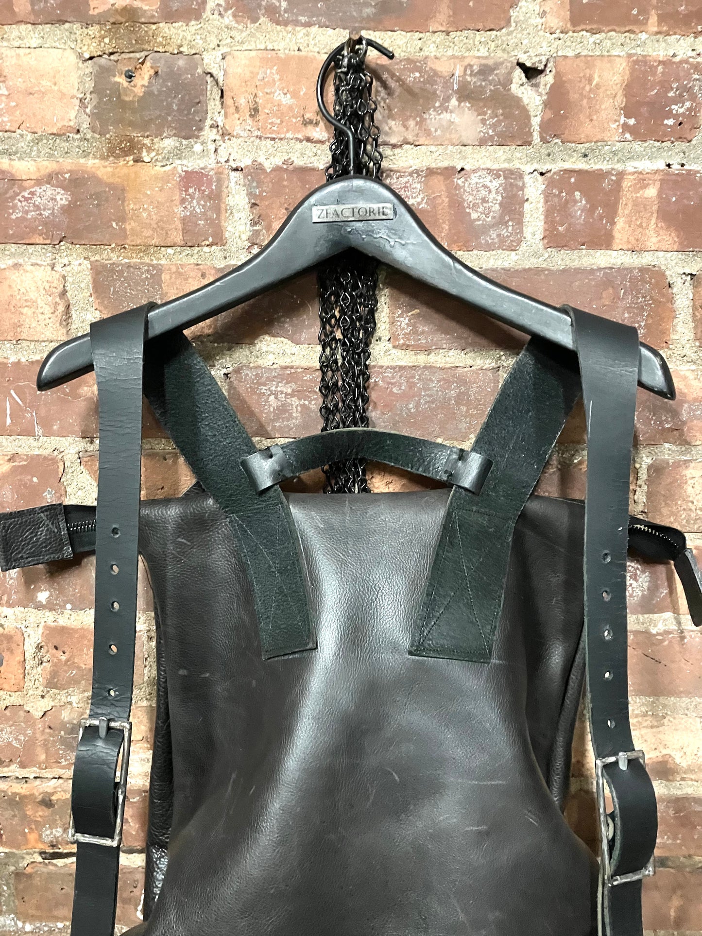 SS23 SLIM PROFILE BACKPACK - BLACK COWHIDE