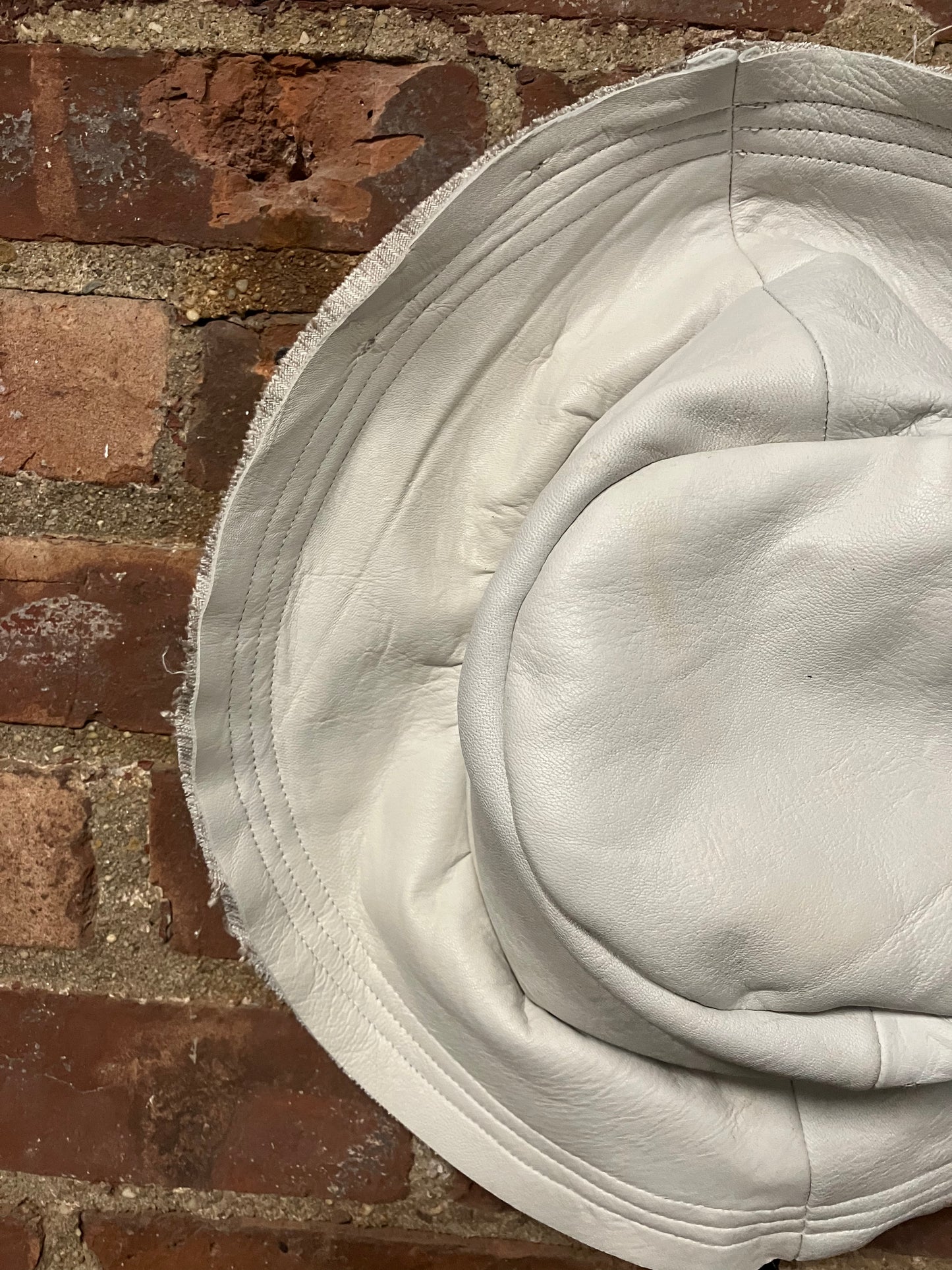 SS23 MOONSTAR BUCKET HAT - WHITE