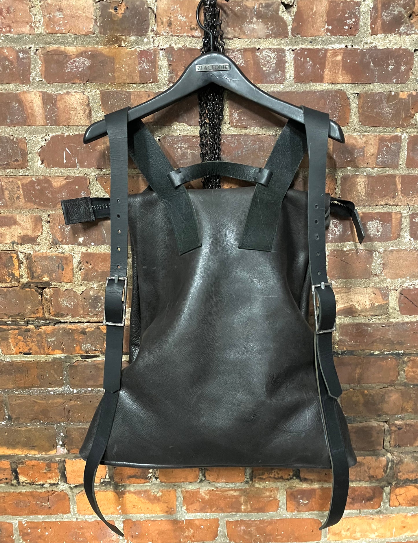 SS23 SLIM PROFILE BACKPACK - BLACK COWHIDE