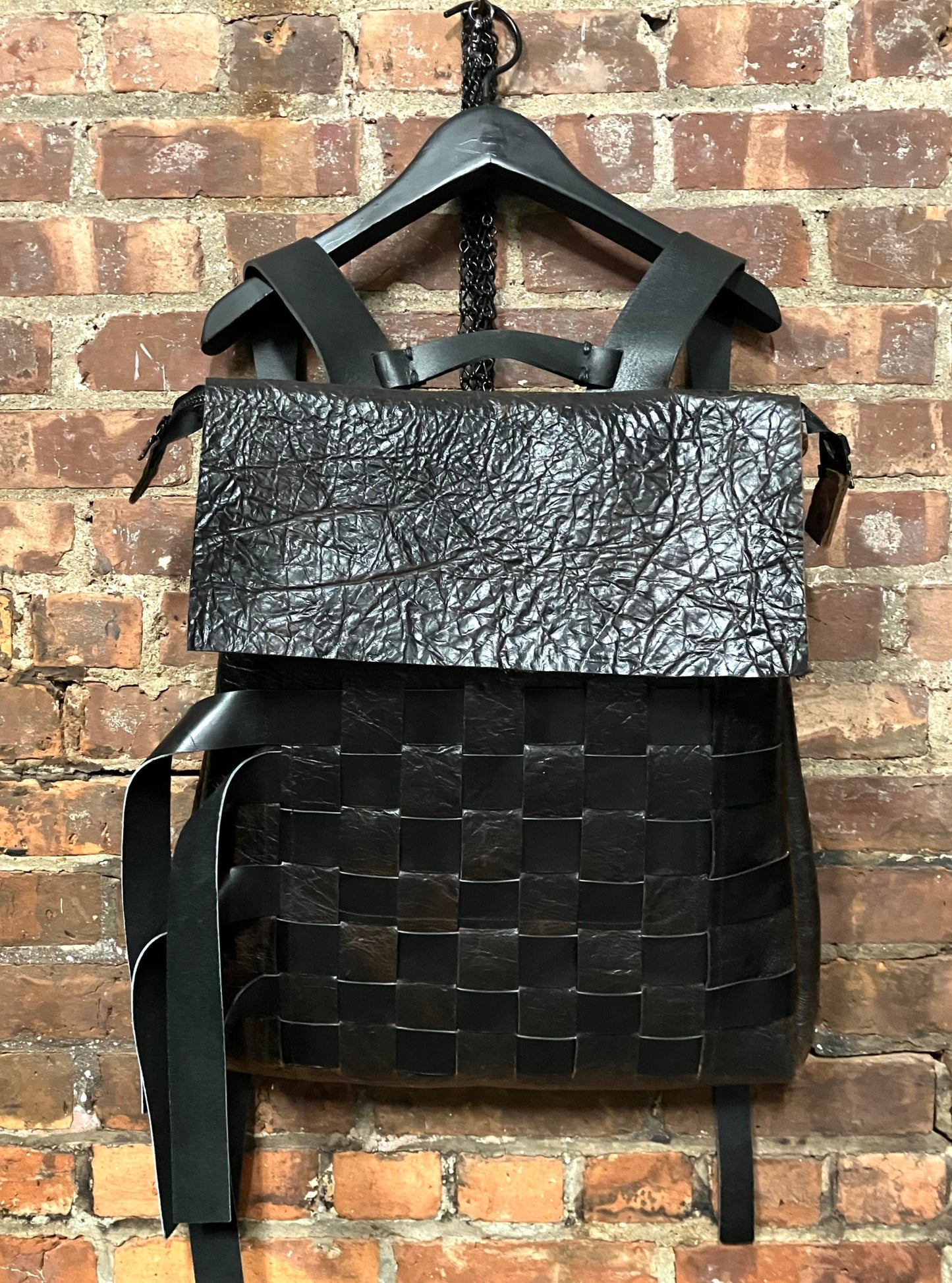 SS23 SLIM PROFILE BACKPACK - LATTICE