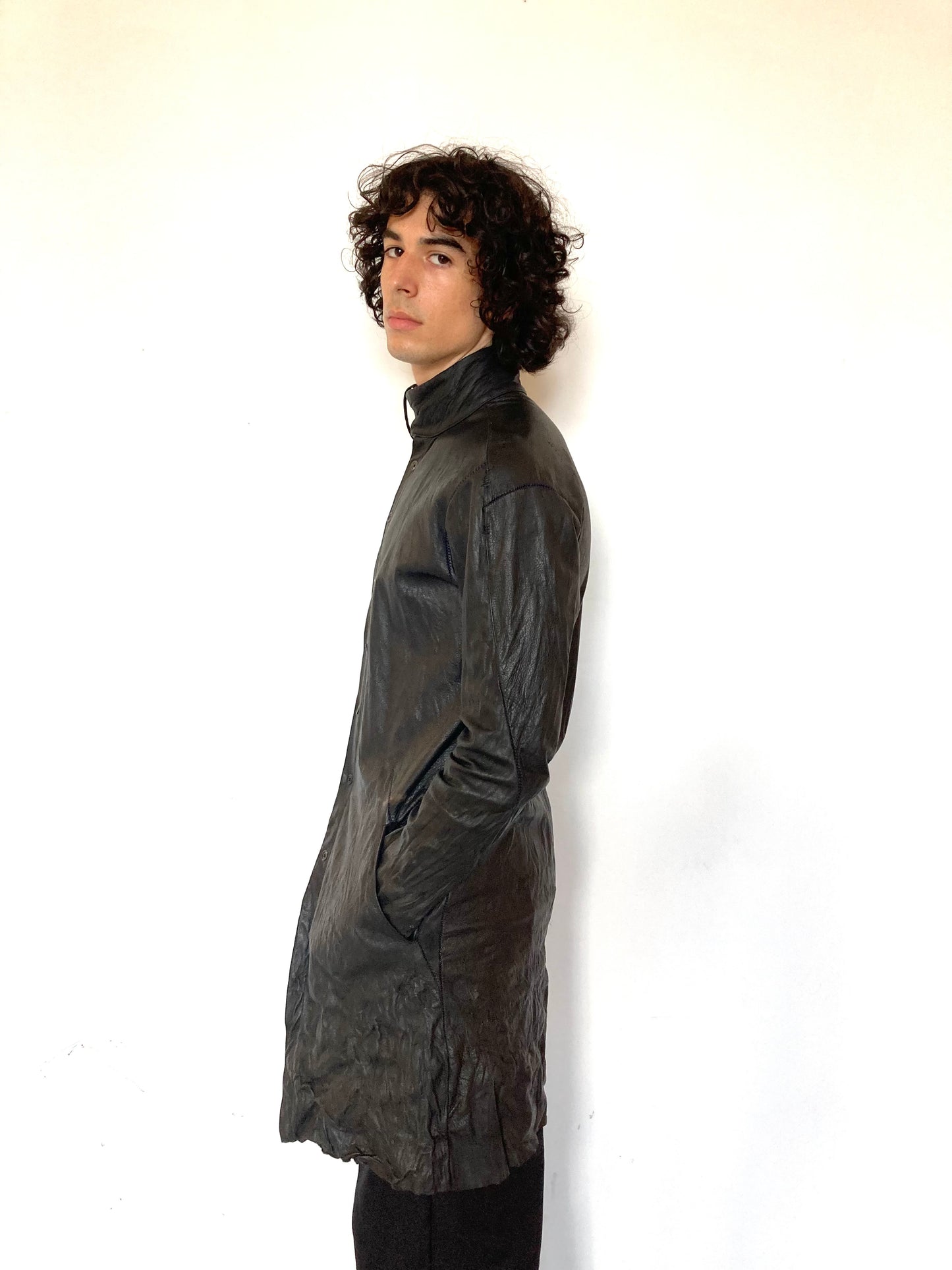 KNG13 || DARNSTITCHED FAULTED SHOULDER UNLINED SHIRT - BLACK COWHIDE ||
