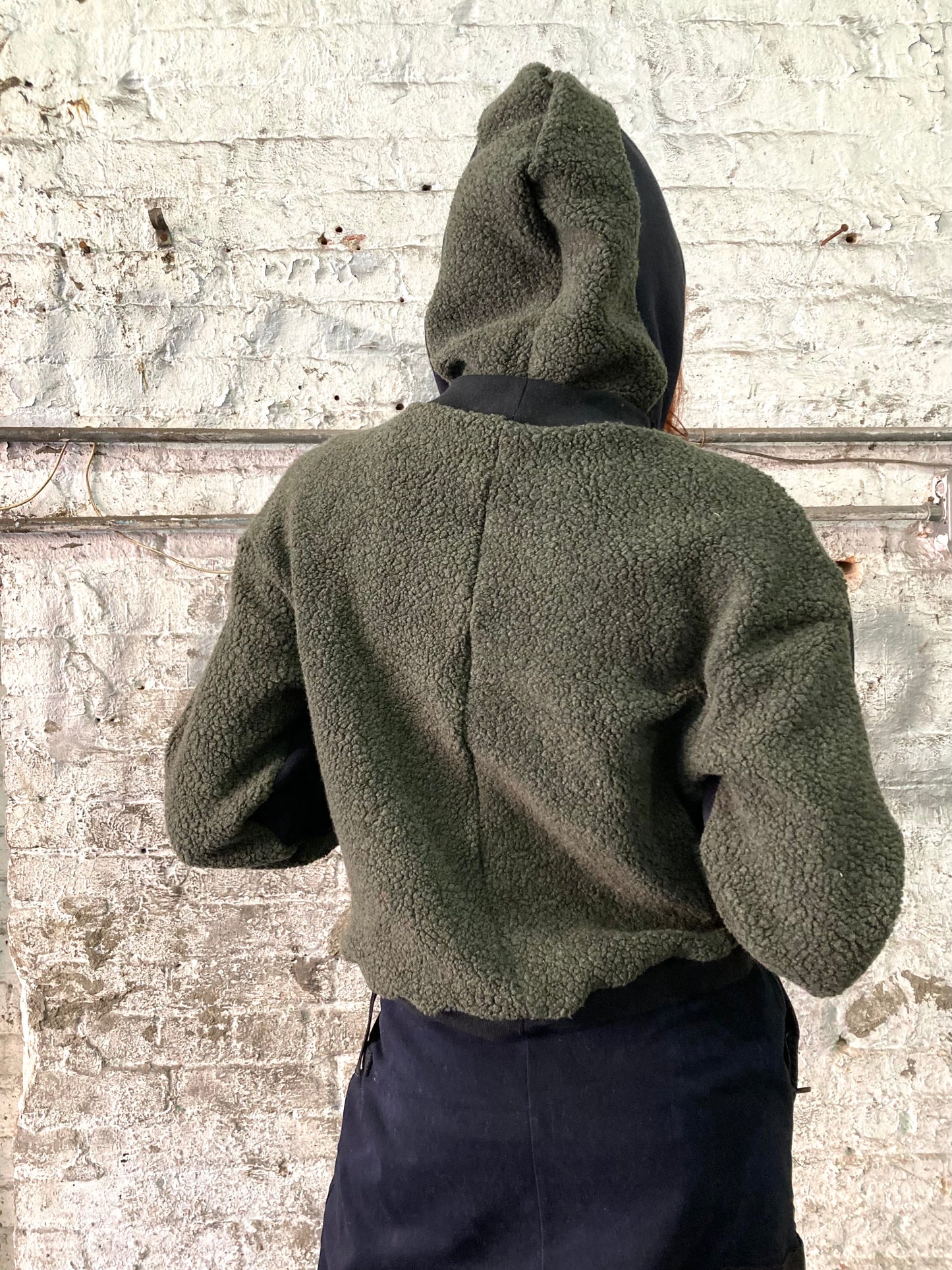 21.2 .5 FAULTED SHOULDER || 420 || CROPPED HOODIE - GREEN + BLACK