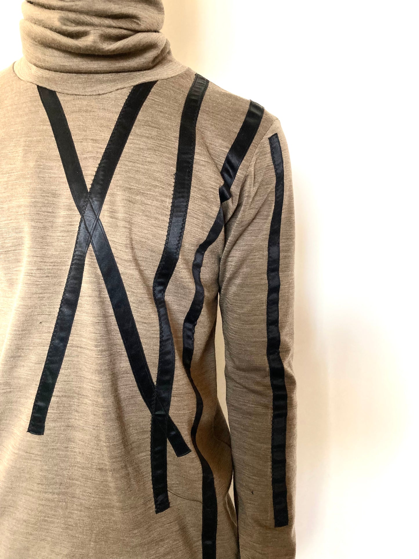 KNG13 || HIGH NECK KINGSTON 13 SILK + WOOL SWEATER || KHAKI