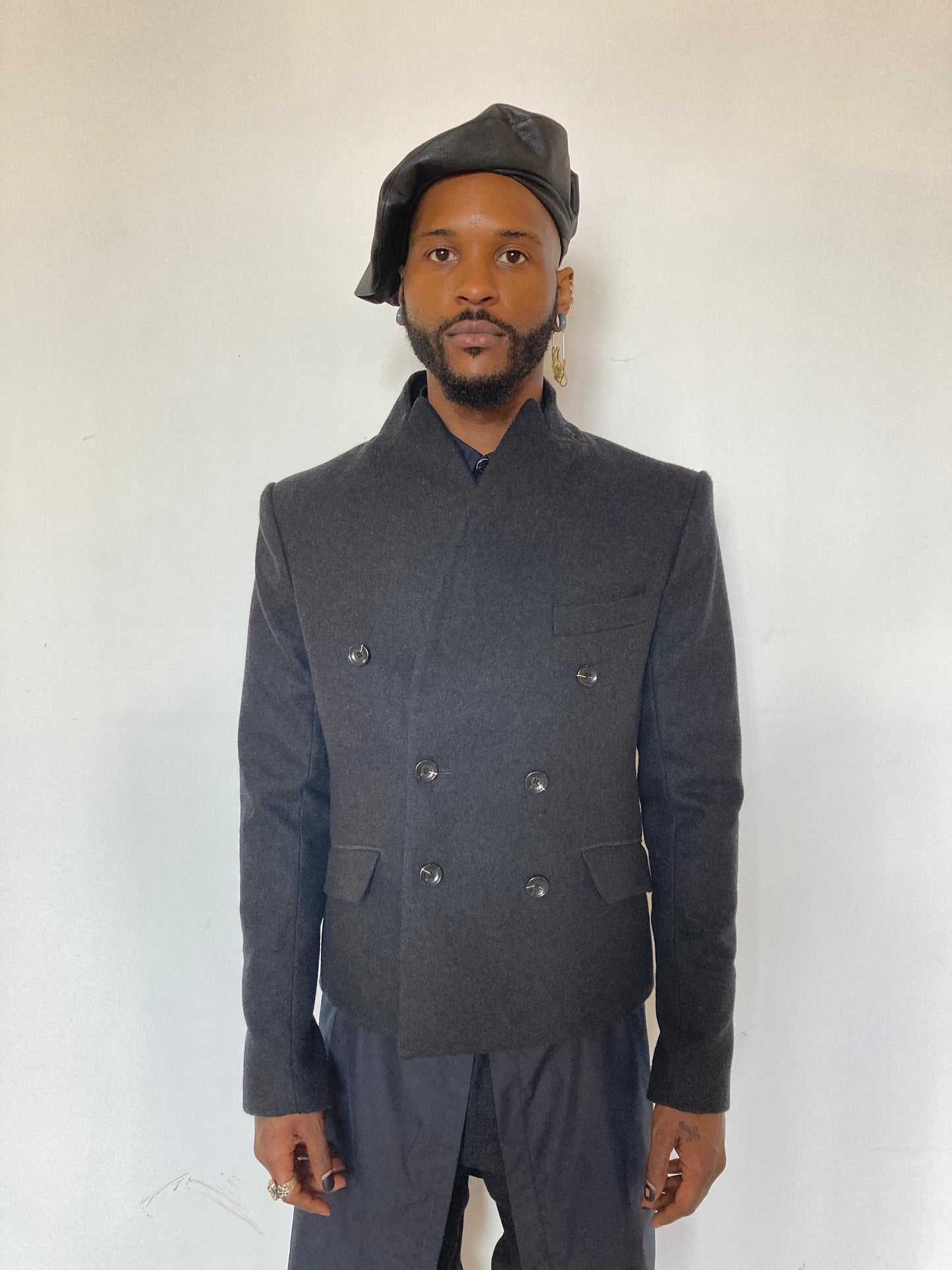 KNG13 || PEAKED LAPEL DOUBLE BREAST CROPPED BLAZER ||