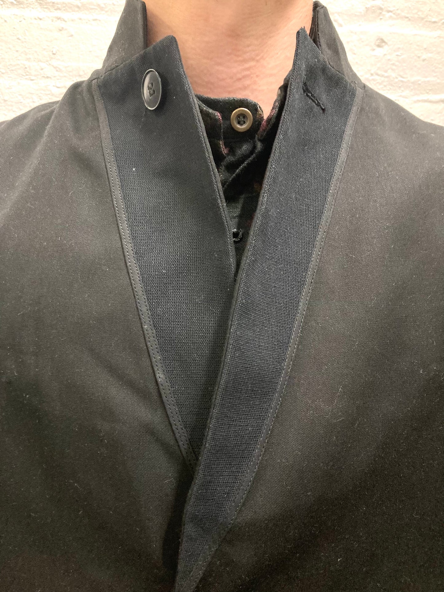 ARCHIVE ADDITIONS - NOTCHED LAPEL UNLINED 5 BUTTON BLAZER || COTTON