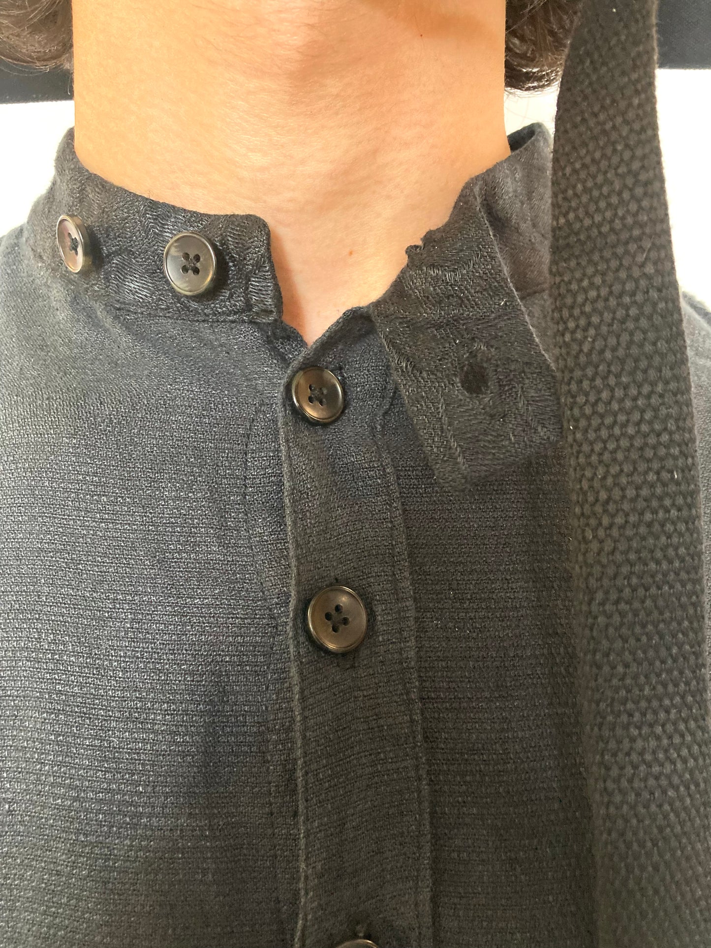 KNG13 || FAULTED SHOULDER LONG SHIRT BAND COLLAR || MIXED LINEN BLACK