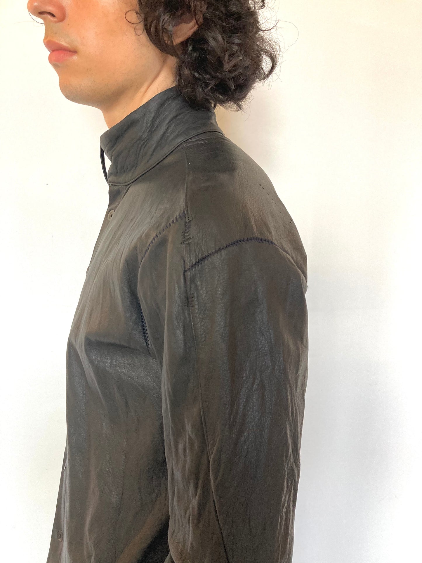 KNG13 || DARNSTITCHED FAULTED SHOULDER UNLINED SHIRT - BLACK COWHIDE ||