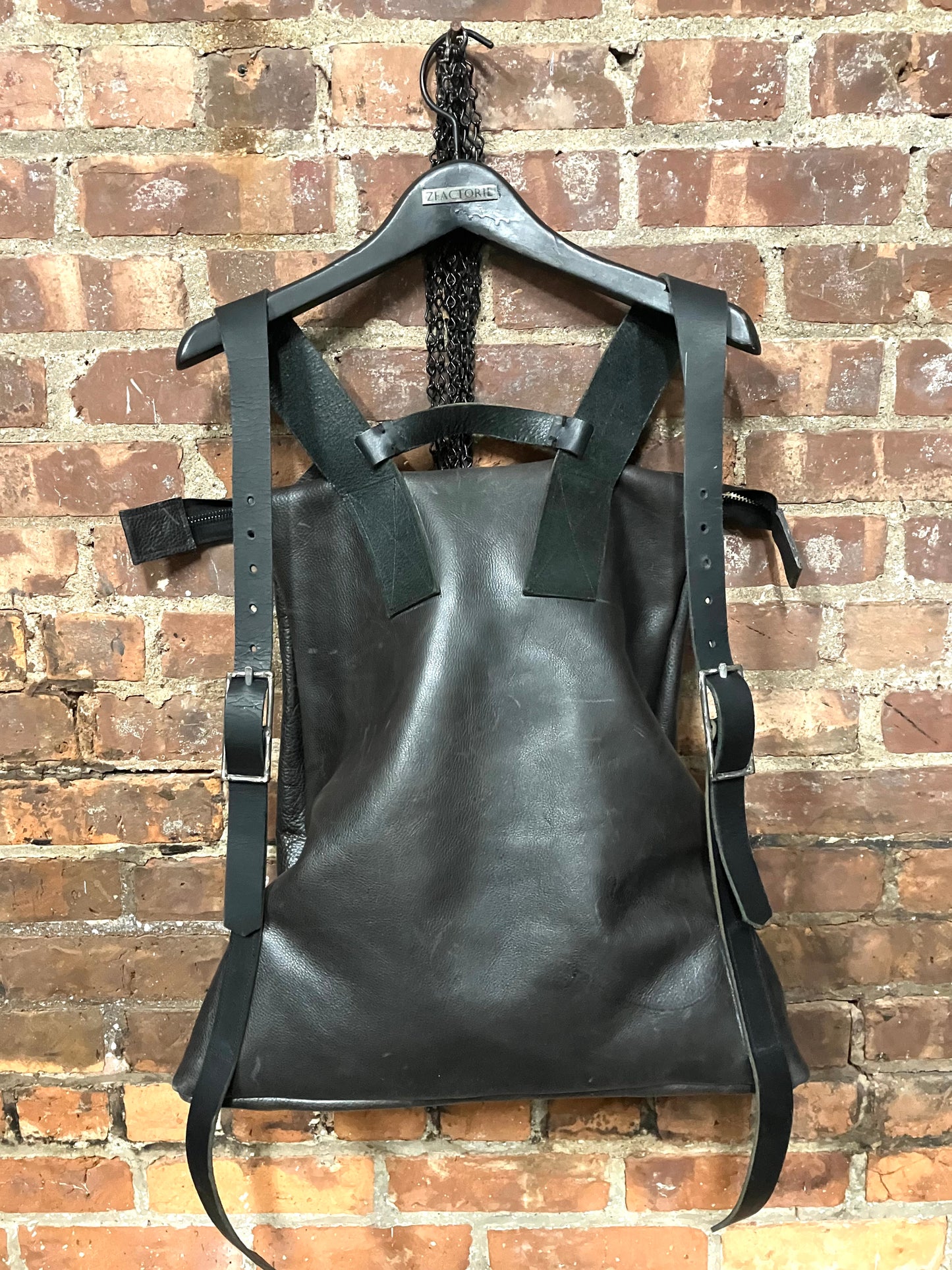 SS23 SLIM PROFILE BACKPACK - BLACK COWHIDE