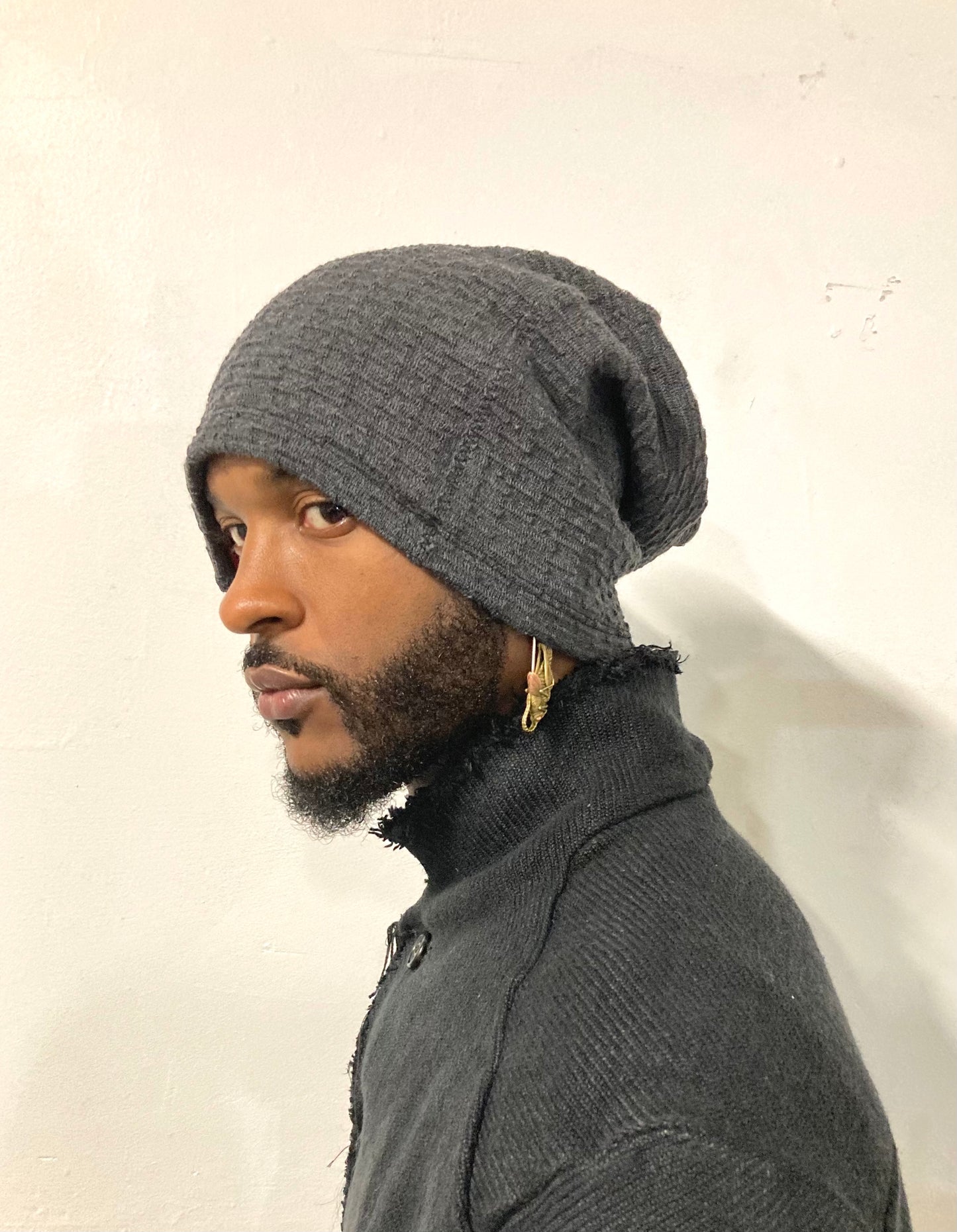 KNG13 || TRIANGULAR PANEL BEANIE || DARK GREY HEAVY WOOL