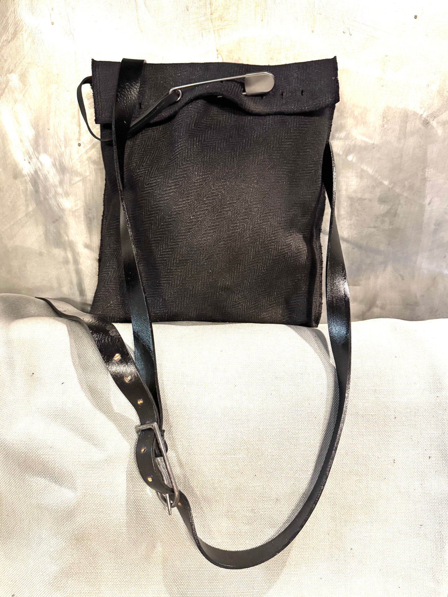 ZB - BG|| LECTER ||  BLACK LINEN + LAMB