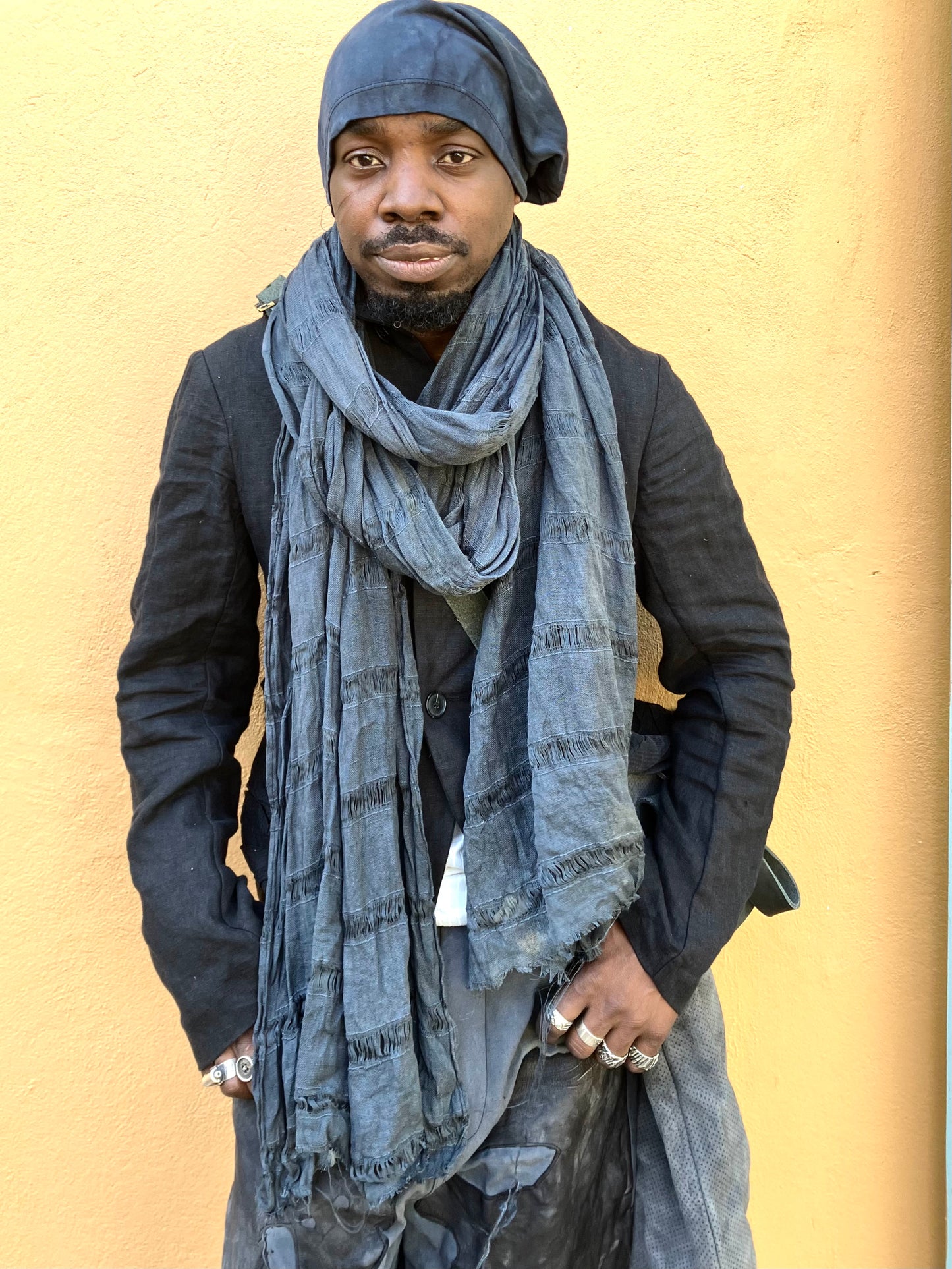 BF23 - KNG13 || CHARCOAL DYED LINEN SCARF