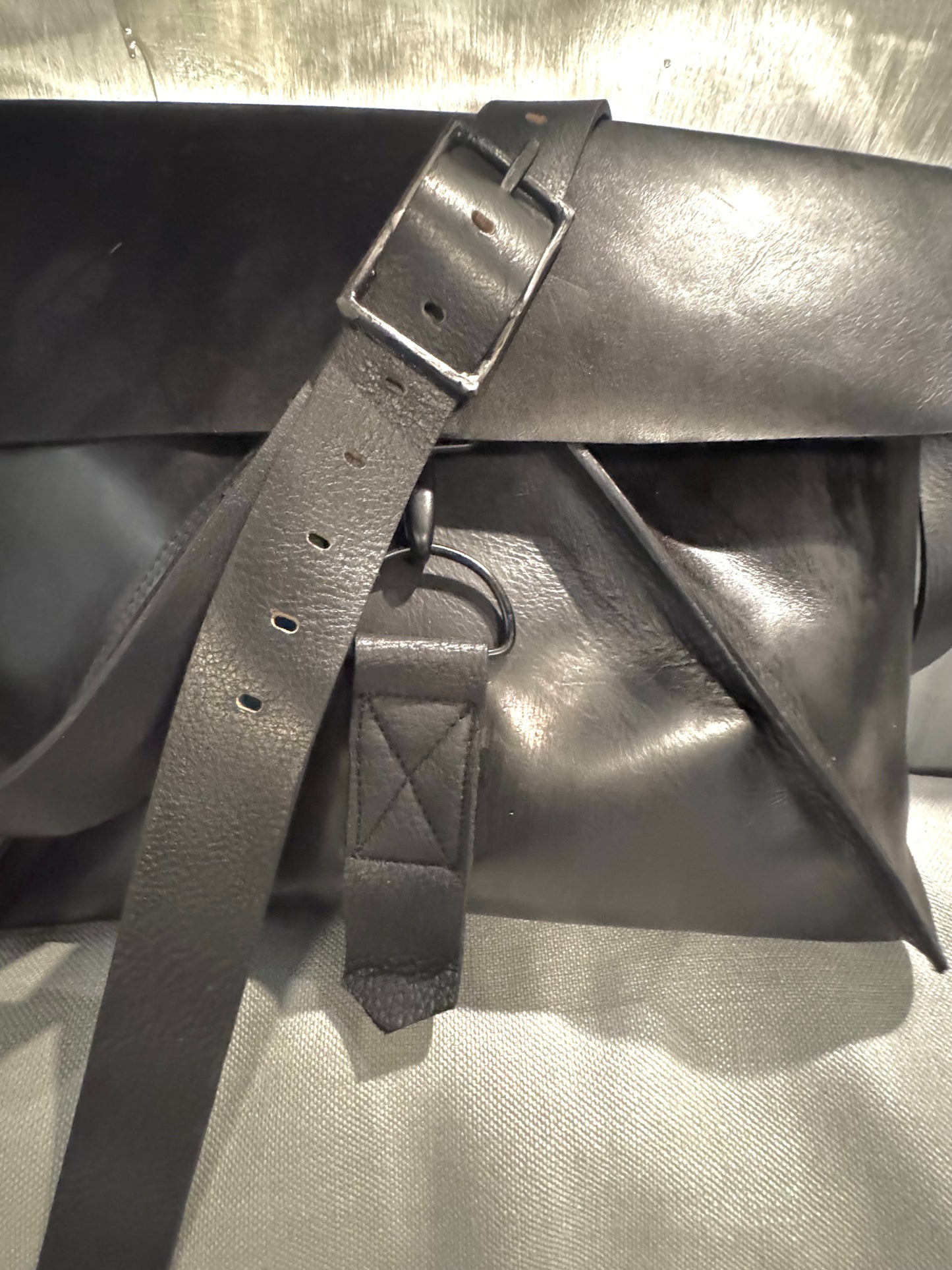 ZB- BG  || POLIS - CLASSIC  || BLACK || COWHIDE + BISON