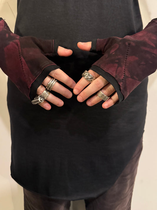 ZB- A  || SPIRAL OVERLOCK FINGERLESS GLOVES || OD RED + BLACK OVERLOCK