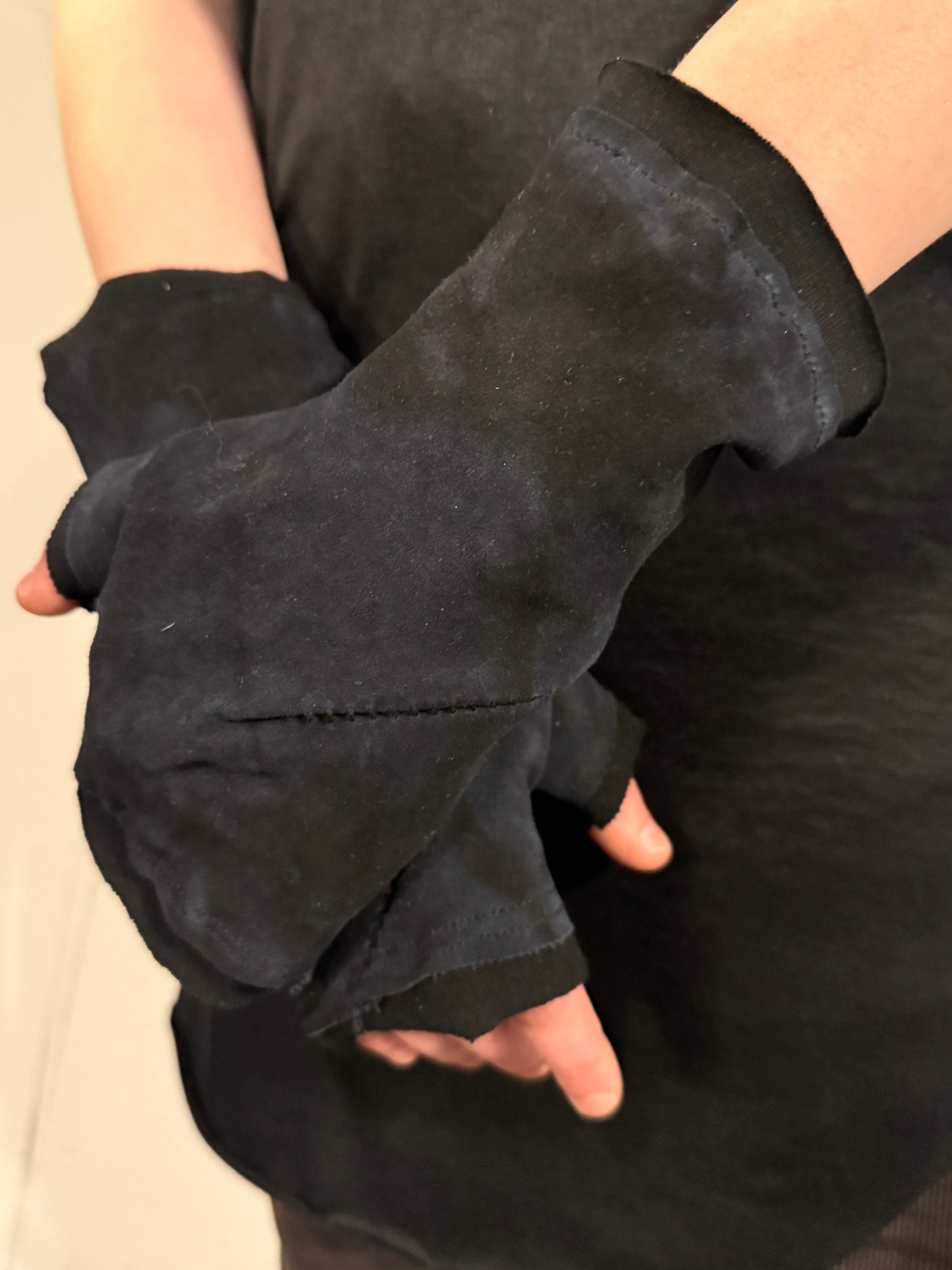 ZB- A  || SPIRAL OVERLOCK FINGERLESS GLOVES || OD BLACK + BLACK OVERLOCK
