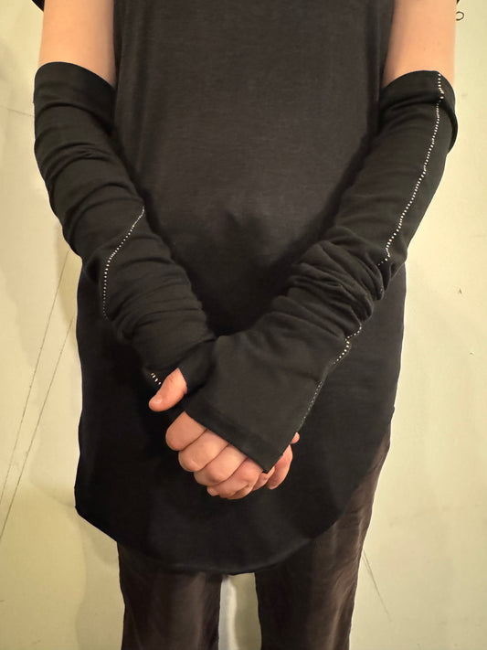 ZB- A  || OVERLOCKED LONG  ARM GAUNTLETS || BLACK + WHITE OVERLOCK