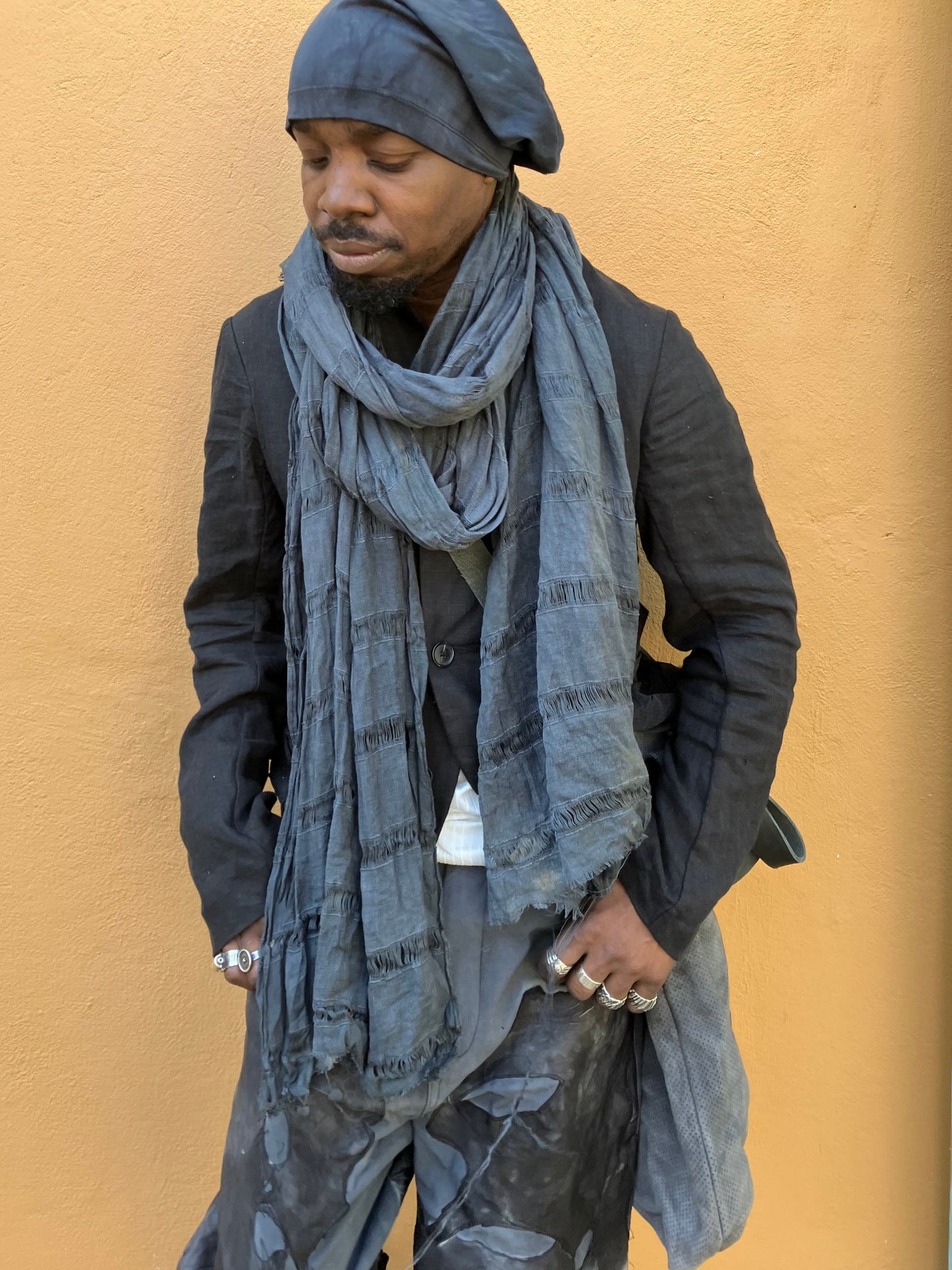 BF23 - KNG13 || CHARCOAL DYED LINEN SCARF
