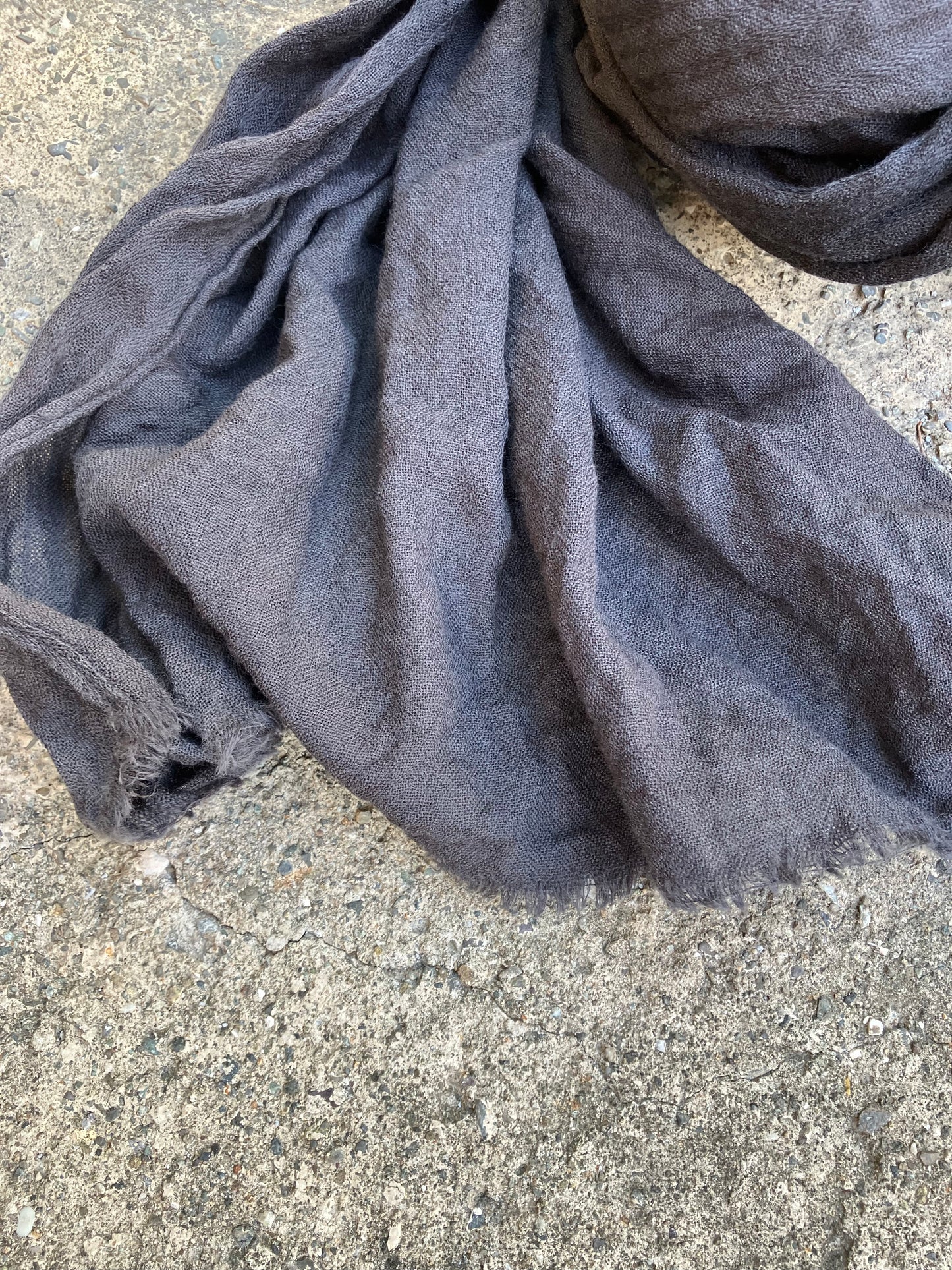 BF23 - KNG13 || CHARCOAL DYED WOOL SCARF