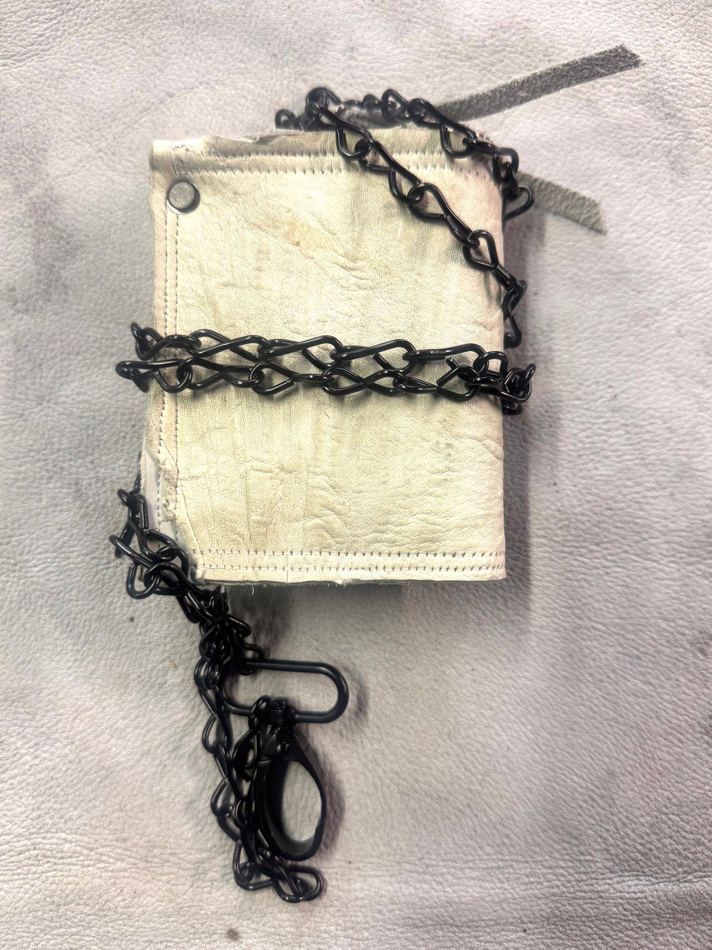 ZB-A  || ZB BLACK JACK + HOOK WALLET - WHITE || HORSEHIDE