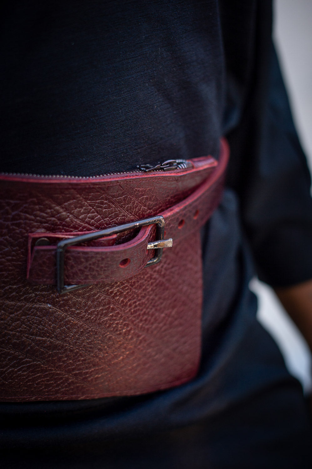 FW24 || ZANTHIPPE CLUTCH BELT || RED LEATHER